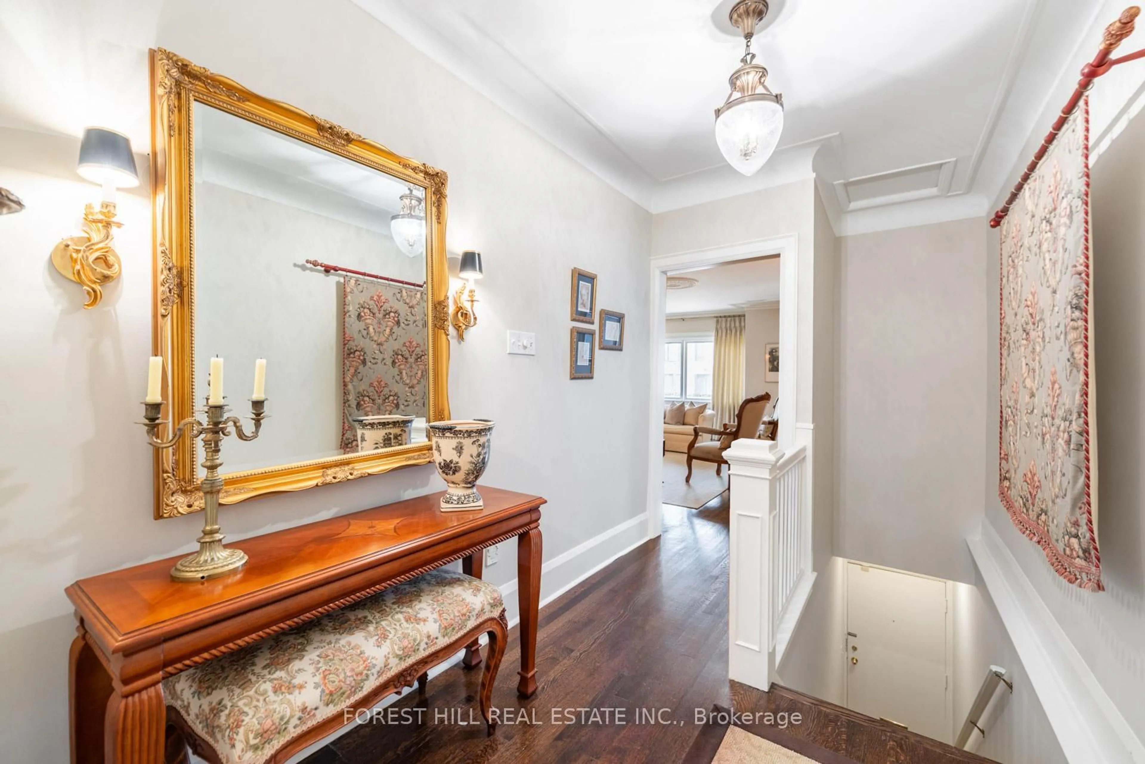 Indoor entryway for 11A Clarendon Ave #2, Toronto Ontario M4V 1H8