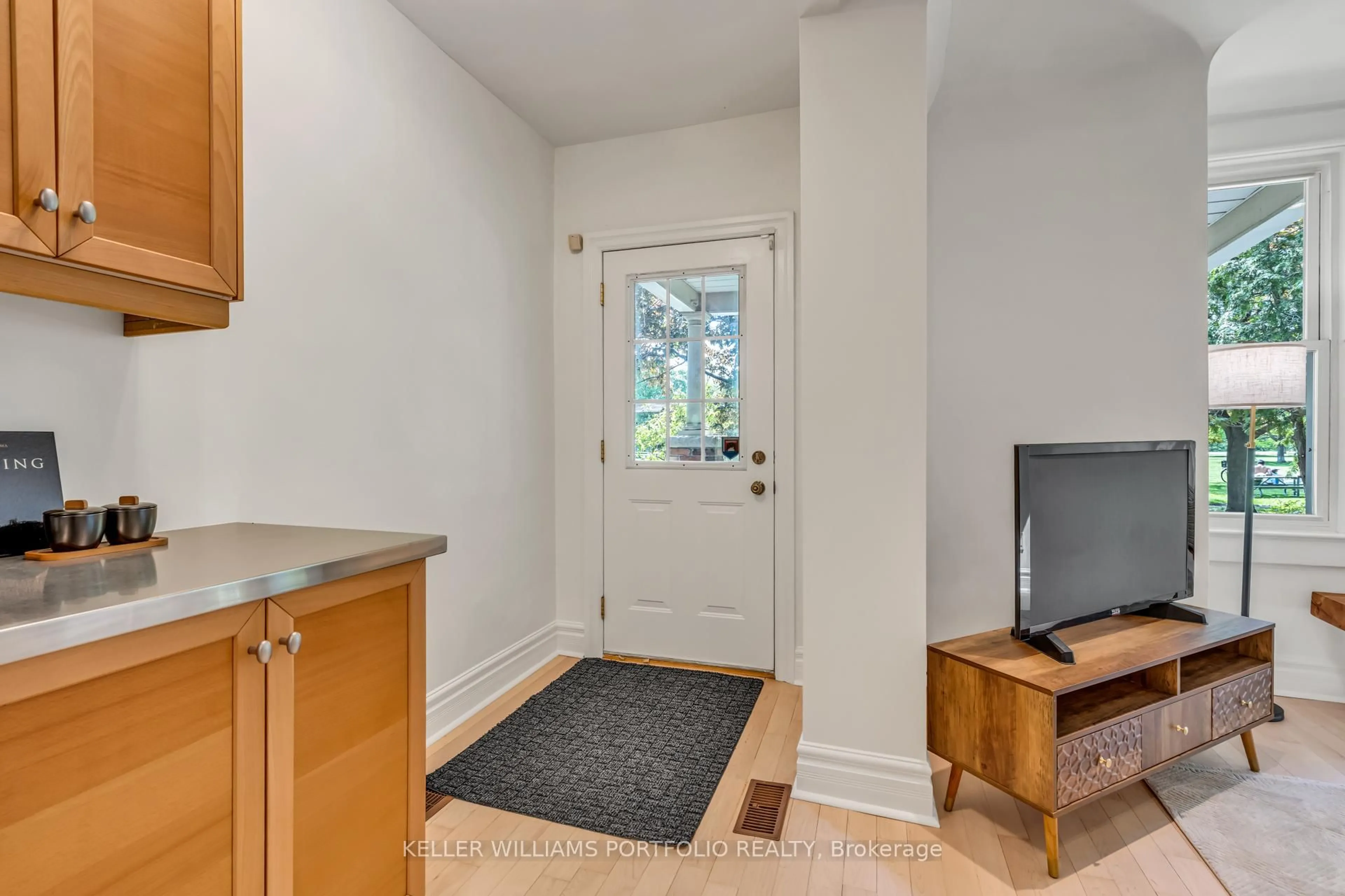 Indoor entryway for 79 Gore Vale Ave, Toronto Ontario M6J 2R5