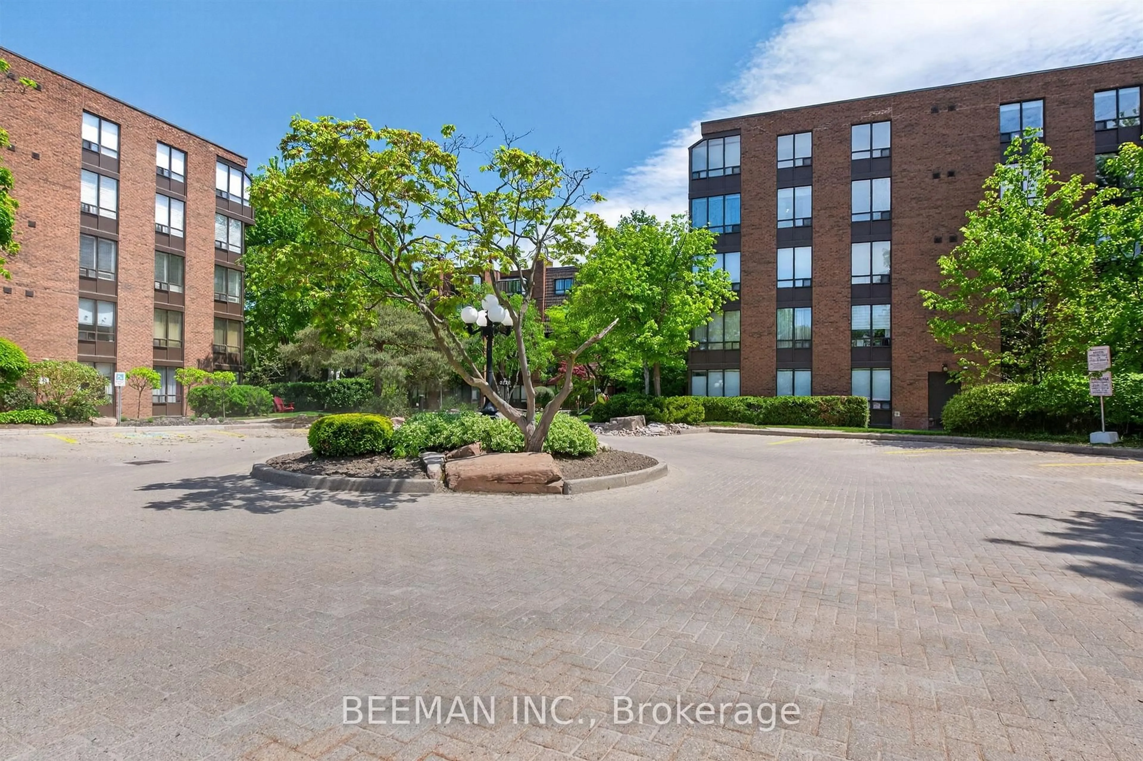 A pic from outside/outdoor area/front of a property/back of a property/a pic from drone, building for 245 The Donway #409, Toronto Ontario M3B 3M2