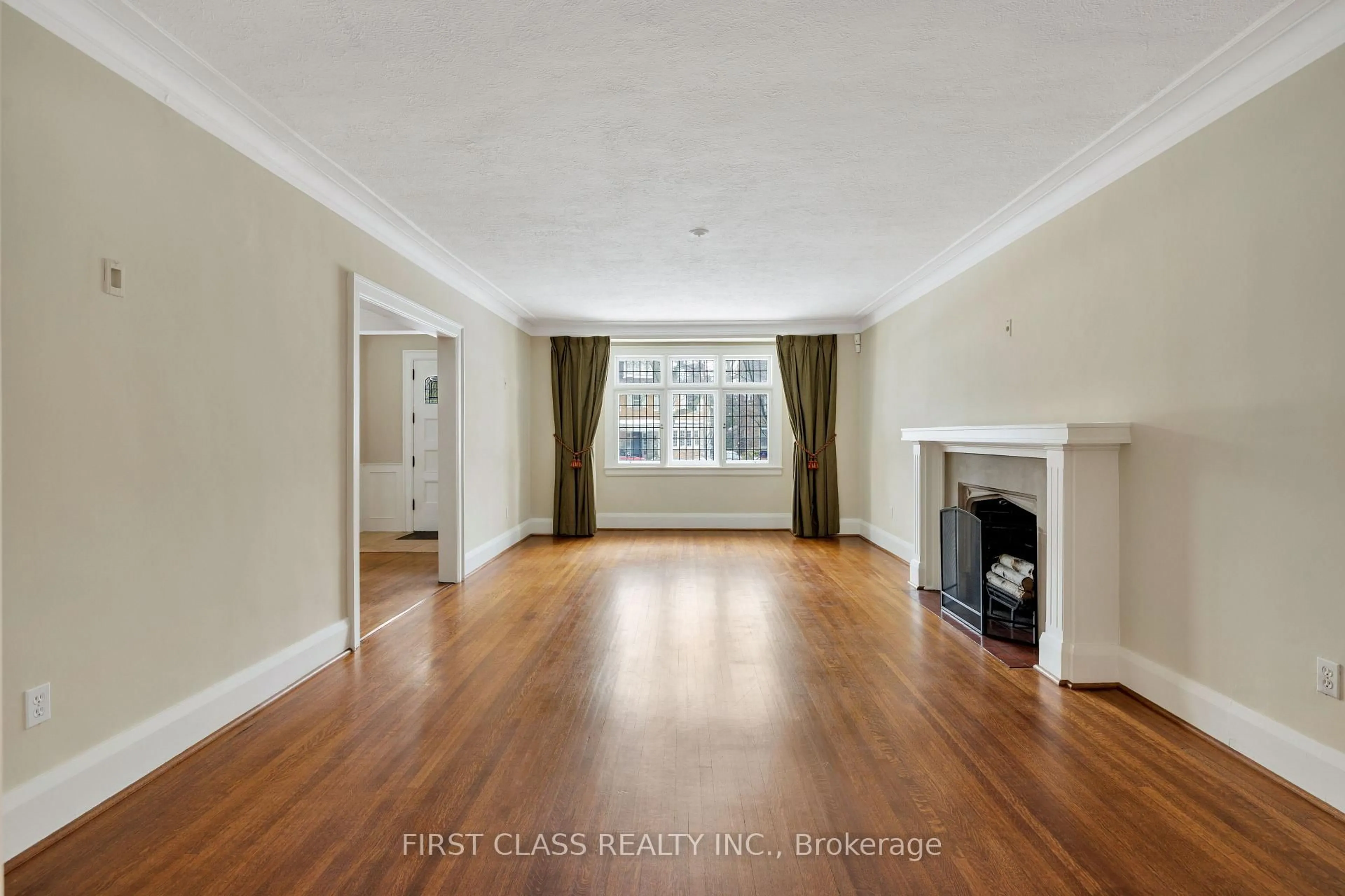 A pic of a room for 80 Douglas Dr, Toronto Ontario M4W 2B4