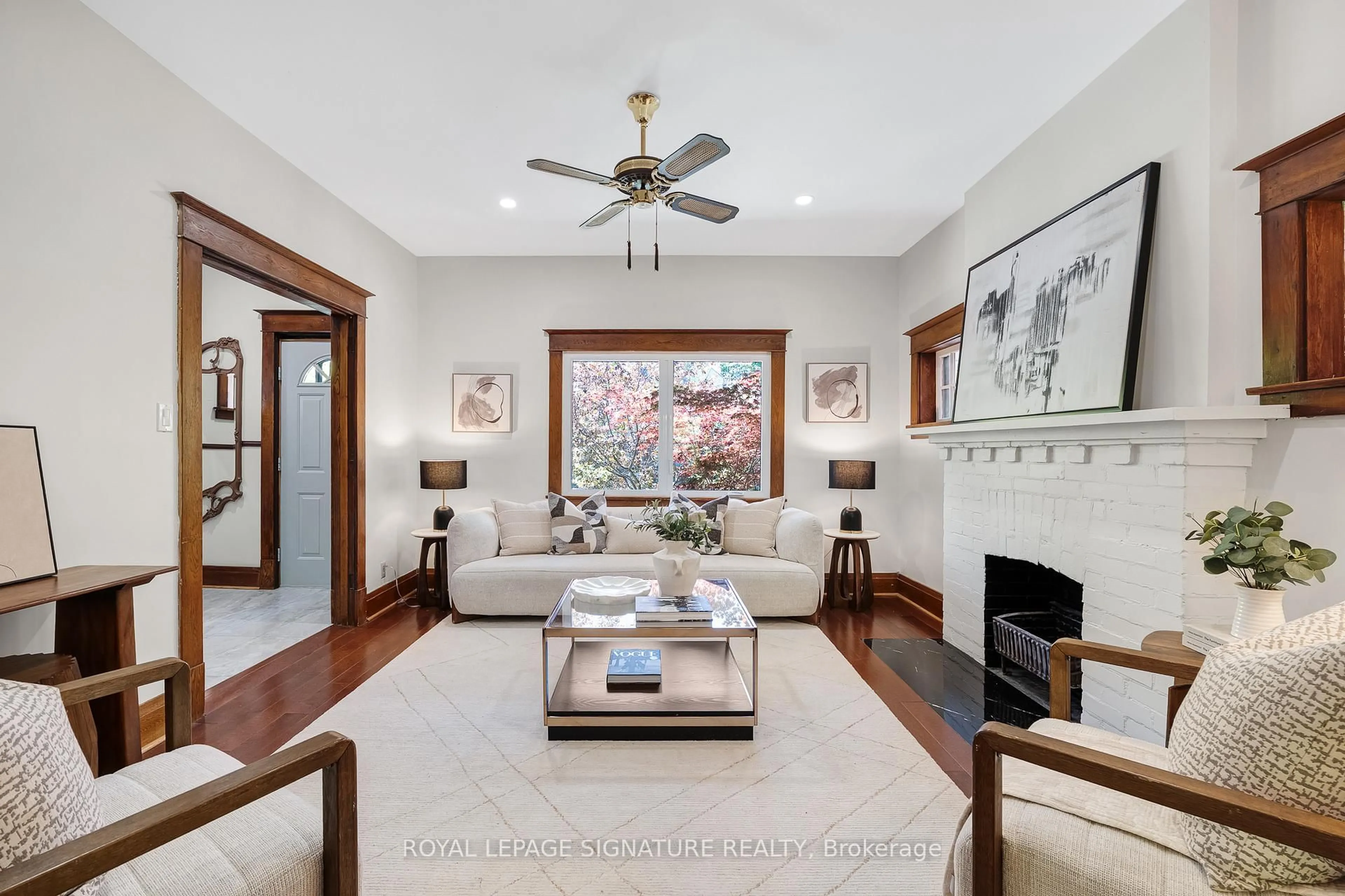Living room with furniture, unknown for 90 Roselawn Ave, Toronto Ontario M4R 1E6