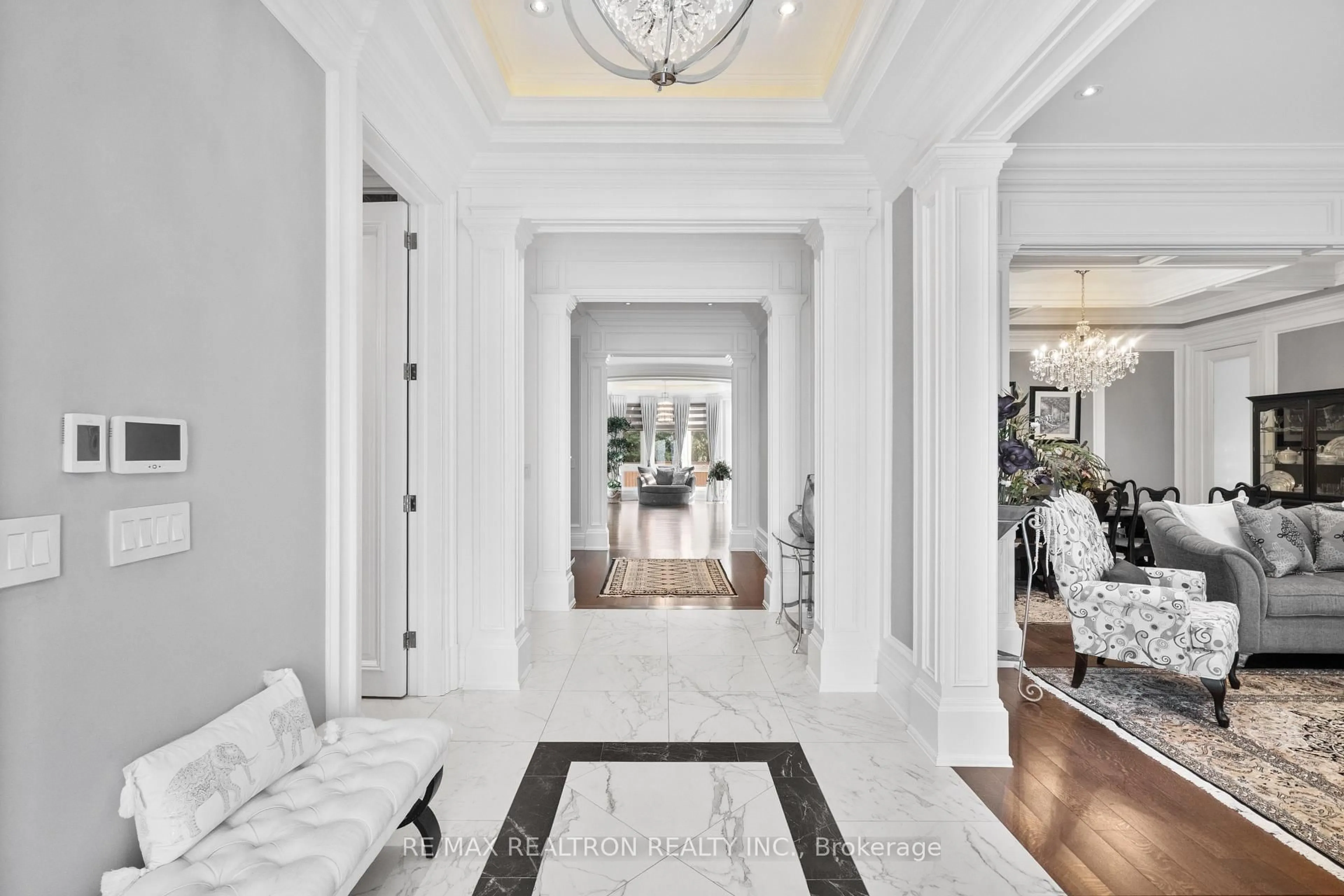 Indoor entryway for 7 Winchfield Pl, Toronto Ontario M3B 1L4