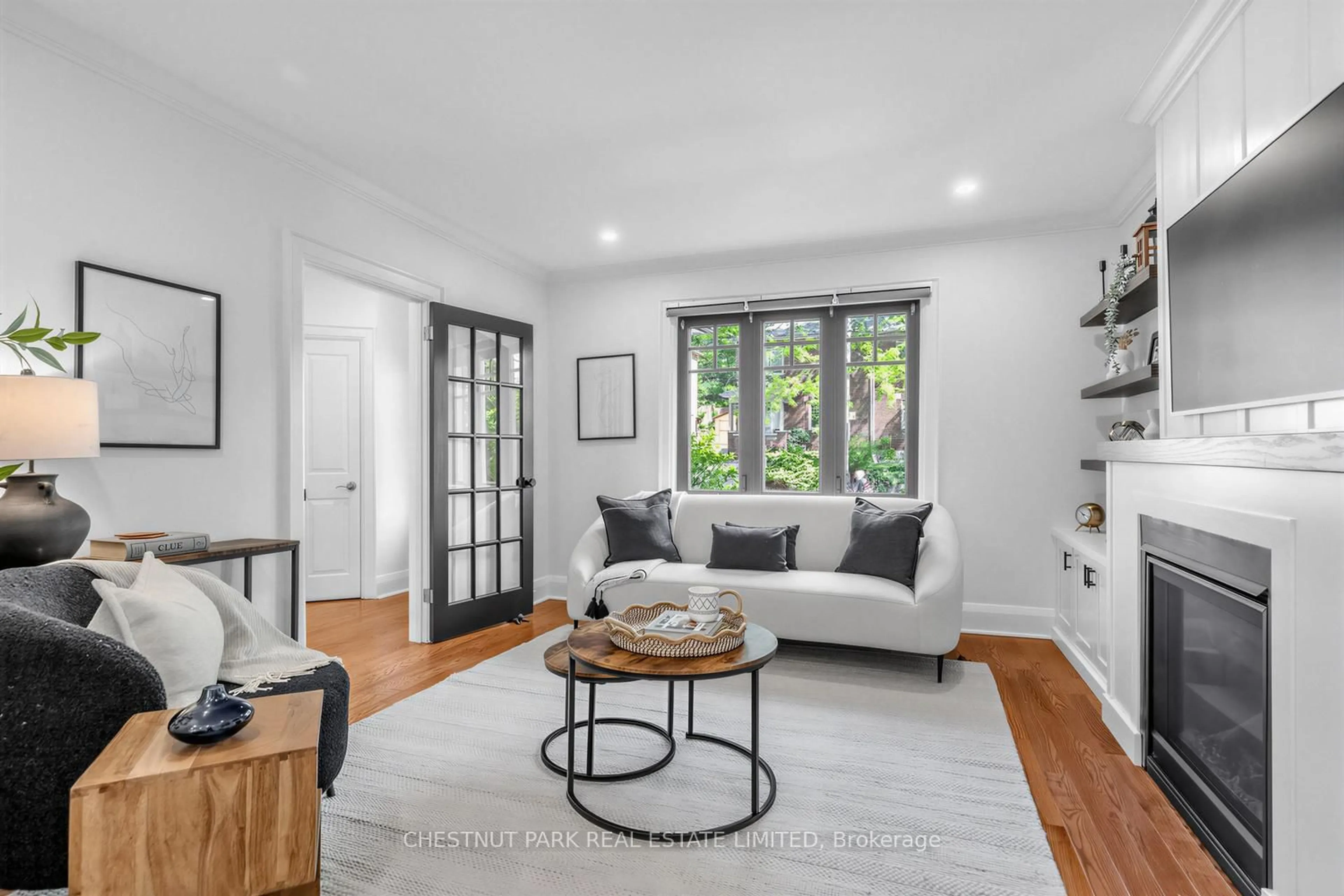 Living room with furniture, unknown for 29 Elvina Gdns, Toronto Ontario M4P 1X7
