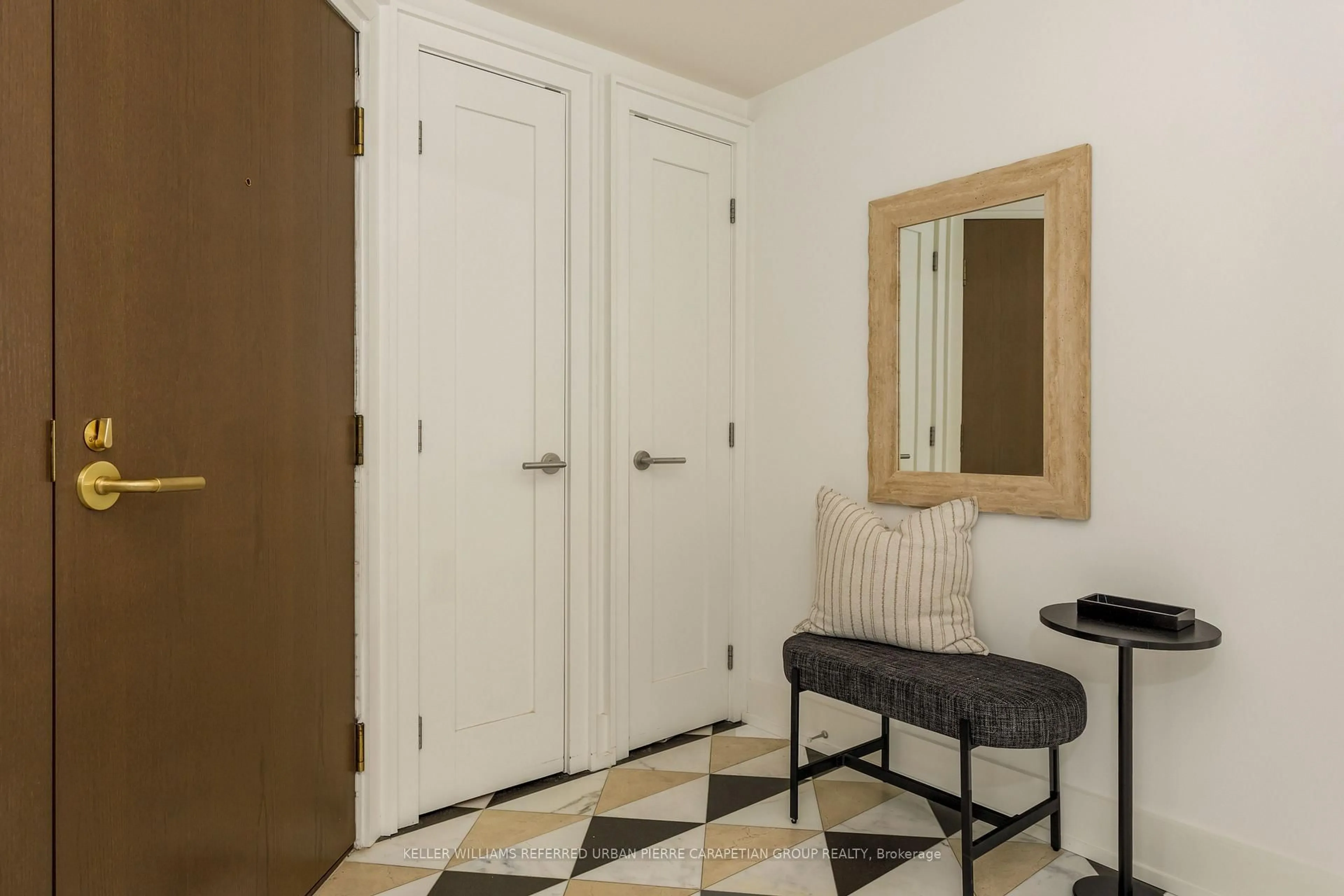 Indoor entryway for 278 Bloor St #1806, Toronto Ontario M4W 3M4