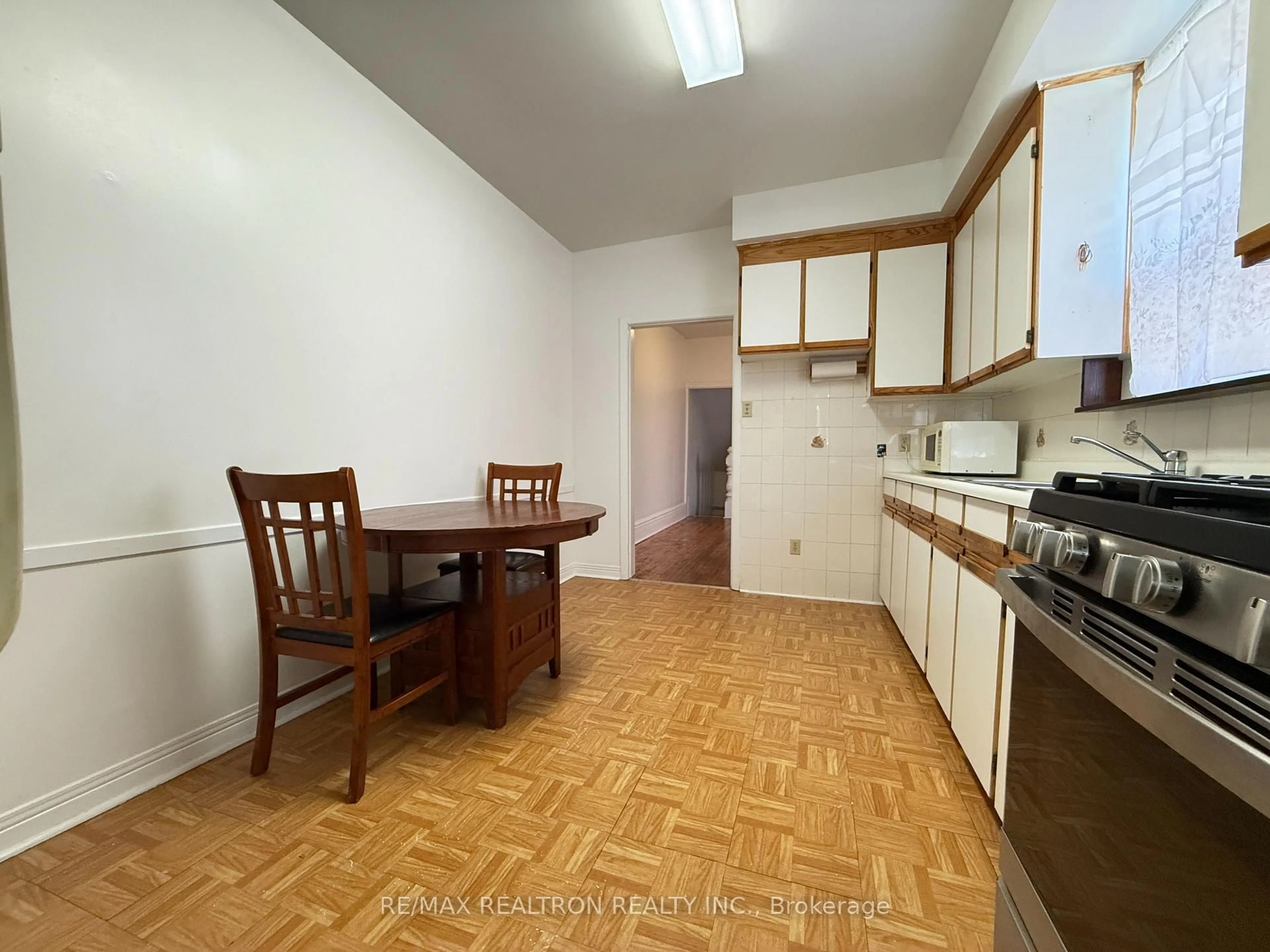 A pic of a room for 399 Brock Ave, Toronto Ontario M6H 3N6