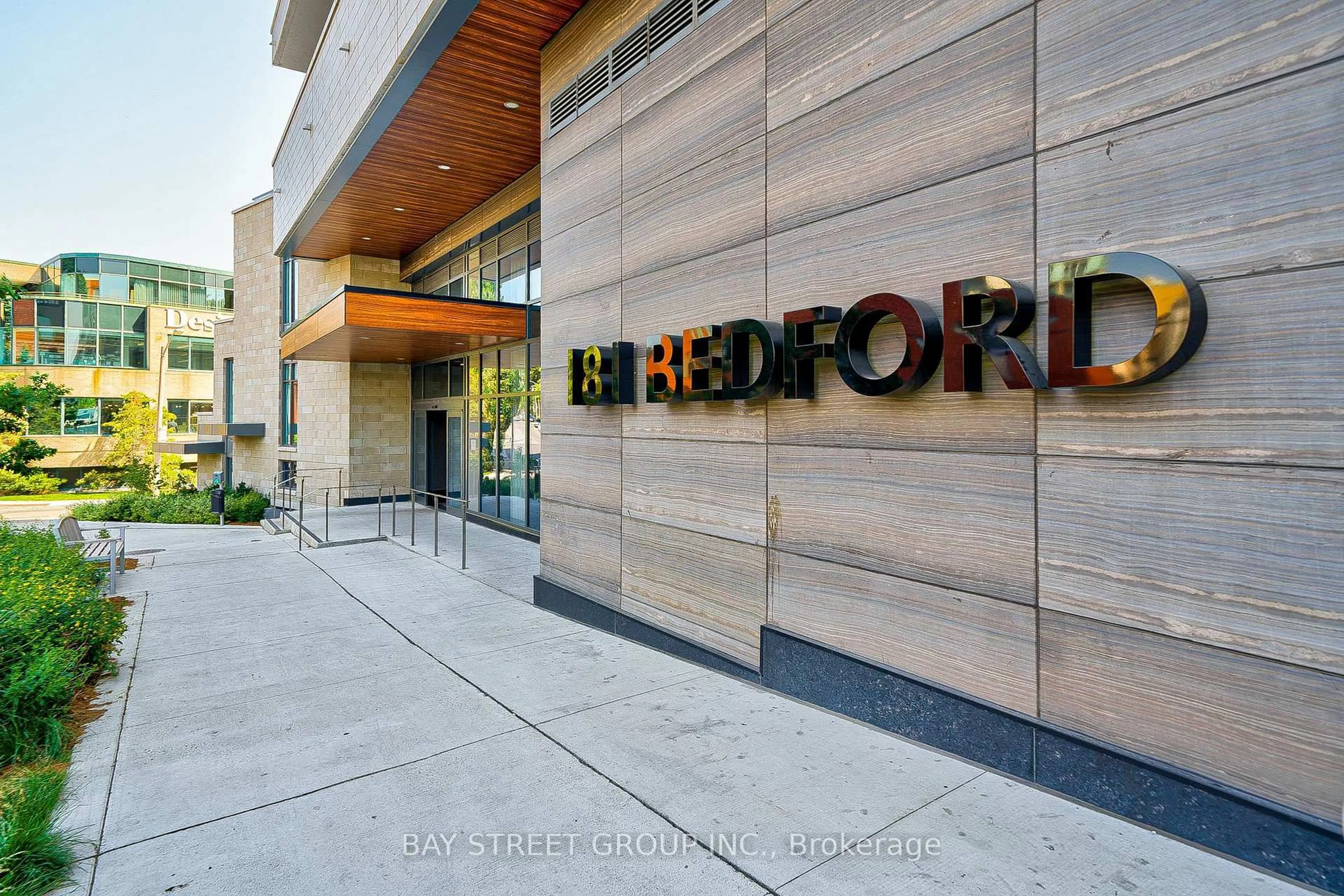 Indoor foyer for 181 Bedford Rd #905, Toronto Ontario M5R 0C2
