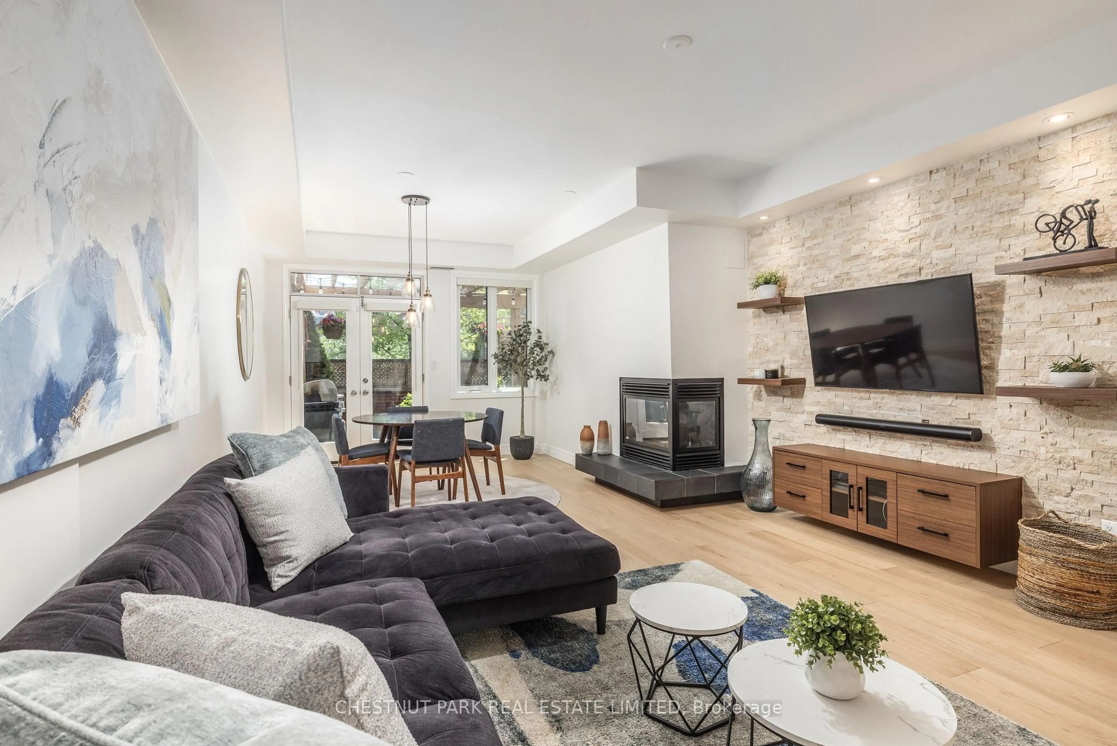 Living room with furniture, unknown for 500 Richmond St #101, Toronto Ontario M5V 3N4