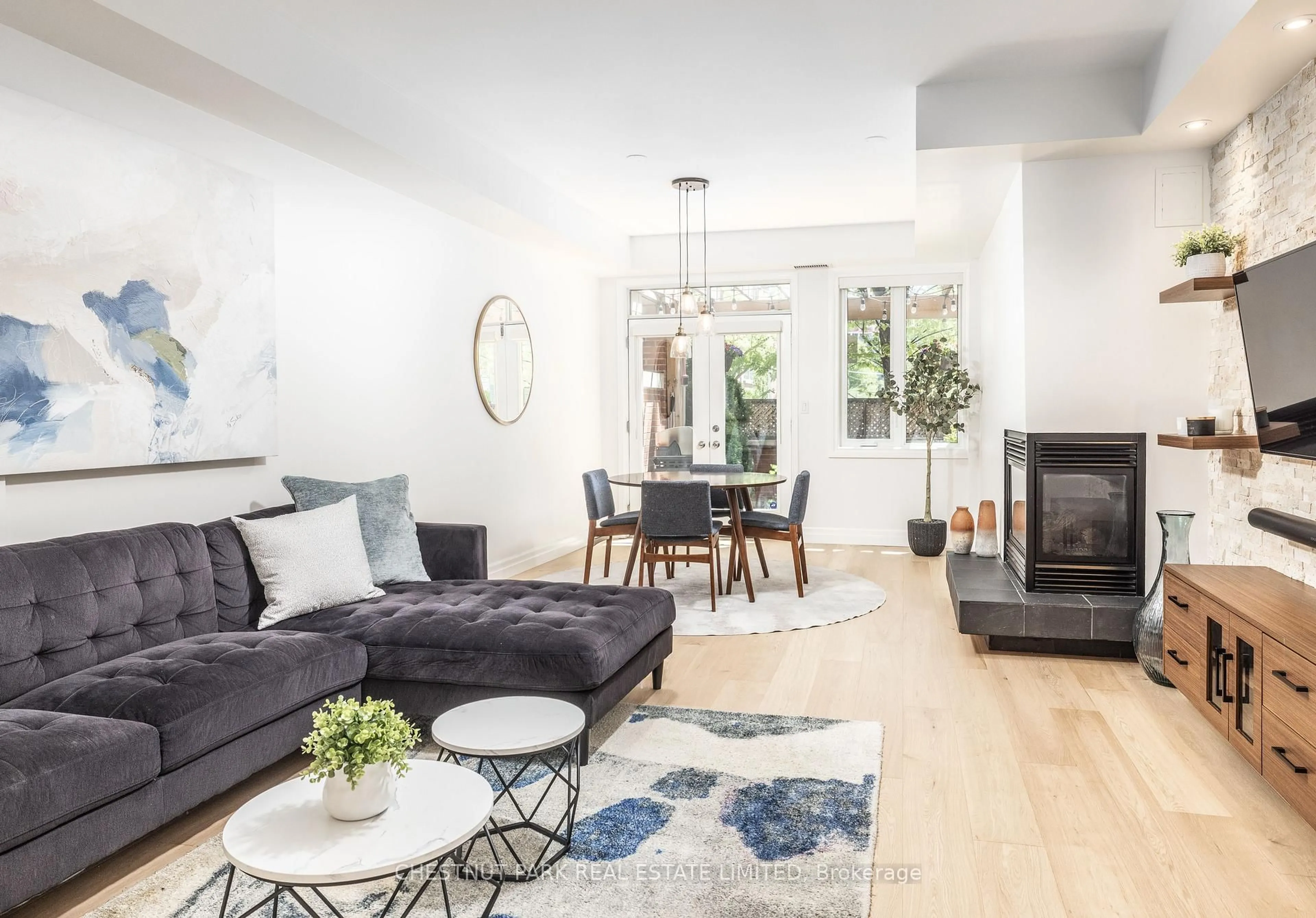 Living room with furniture, unknown for 500 Richmond St #101, Toronto Ontario M5V 3N4