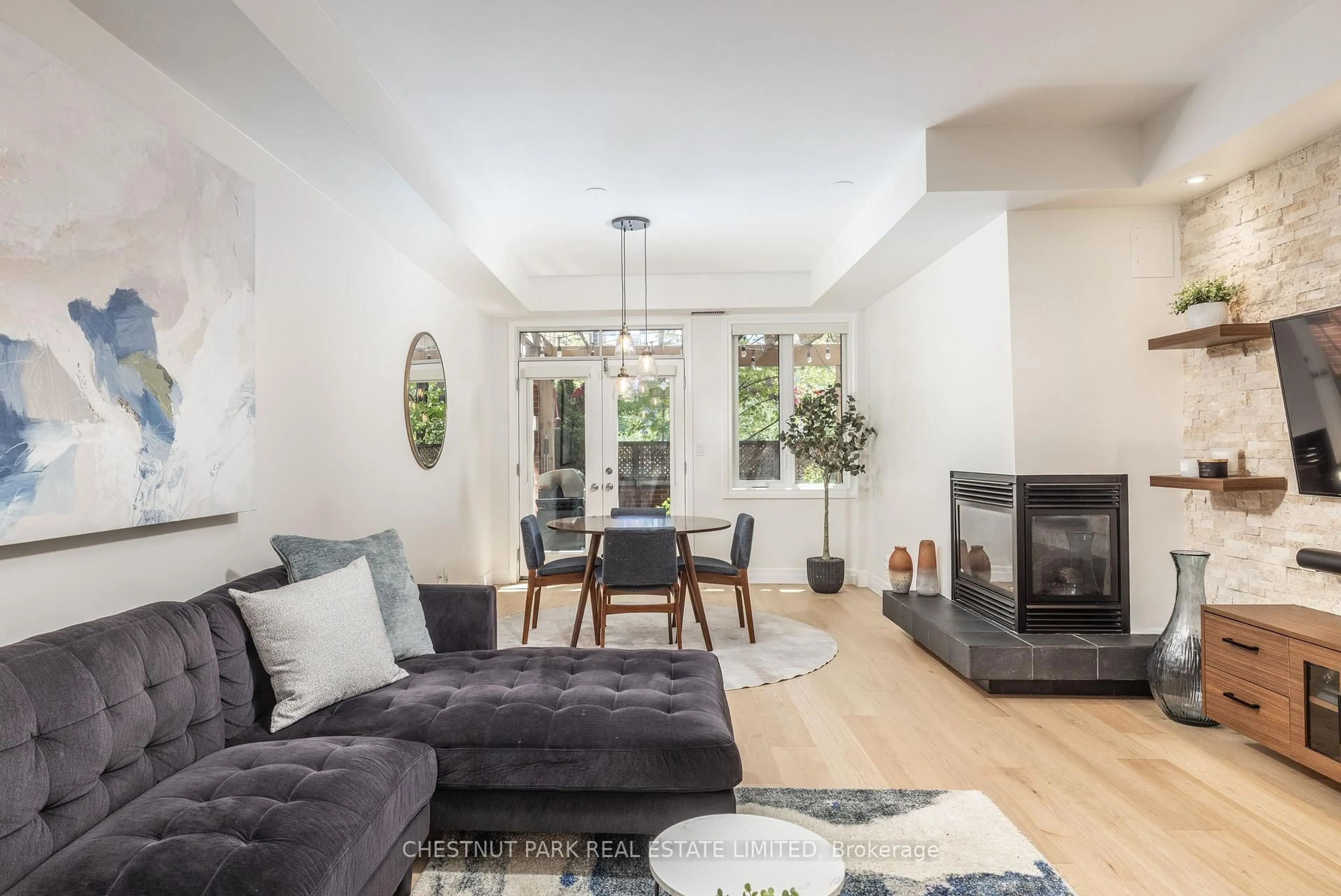 Living room with furniture, unknown for 500 Richmond St #101, Toronto Ontario M5V 3N4