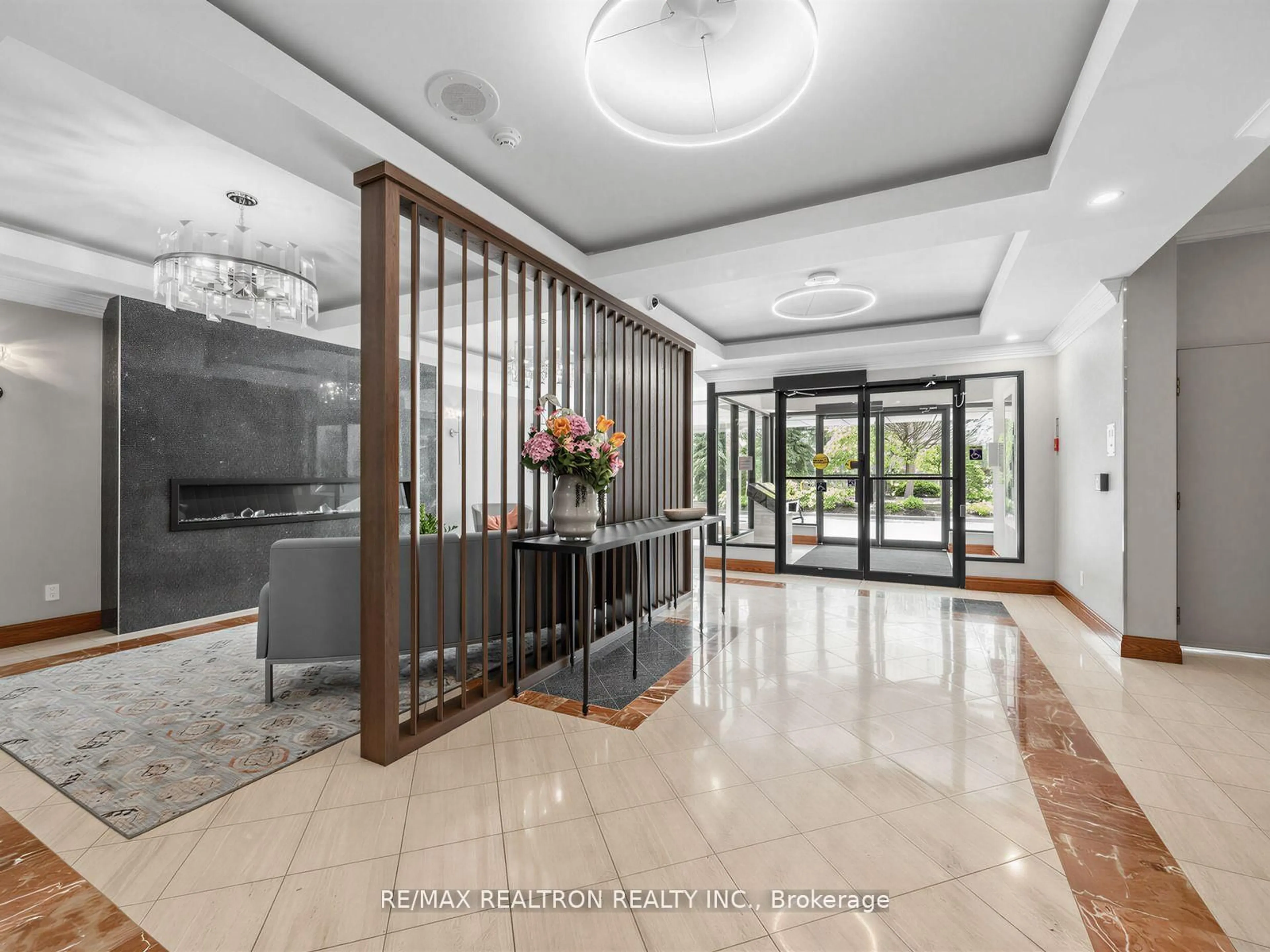 Indoor foyer for 268 Ridley Blvd #509, Toronto Ontario M5M 4N3