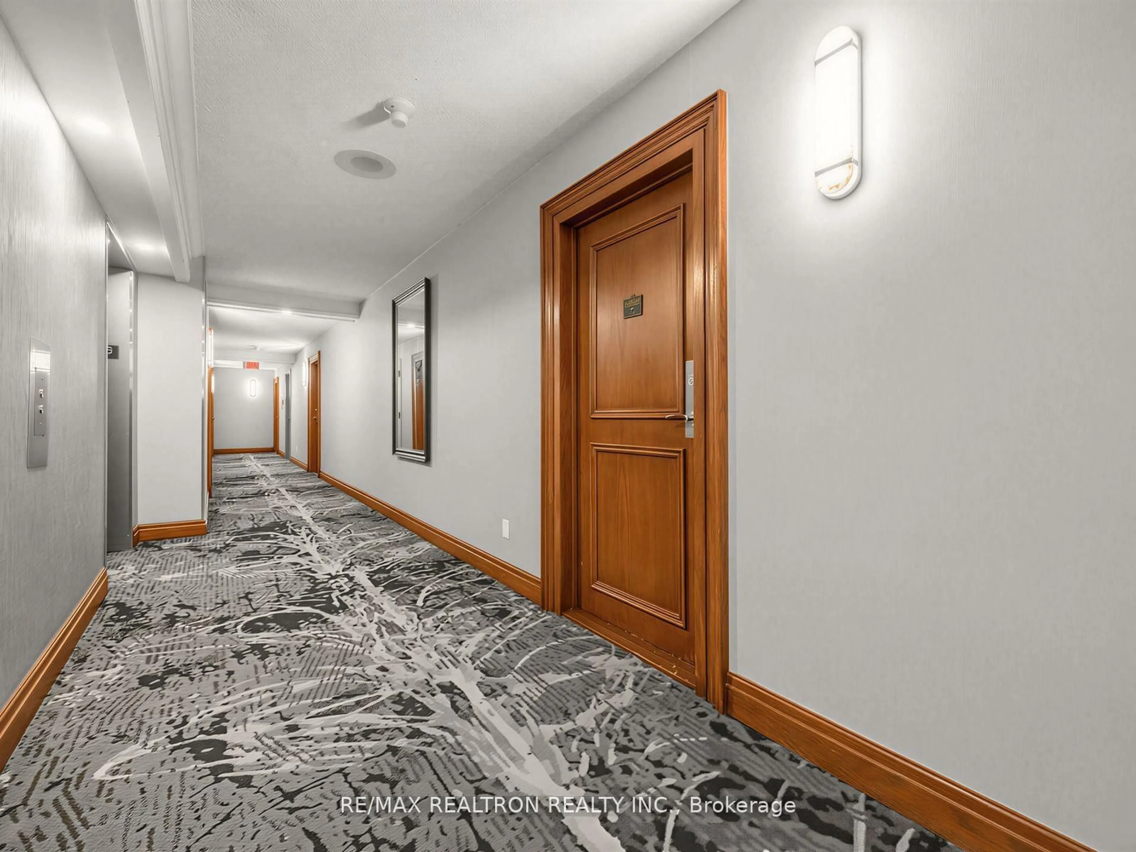 Indoor foyer for 268 Ridley Blvd #509, Toronto Ontario M5M 4N3