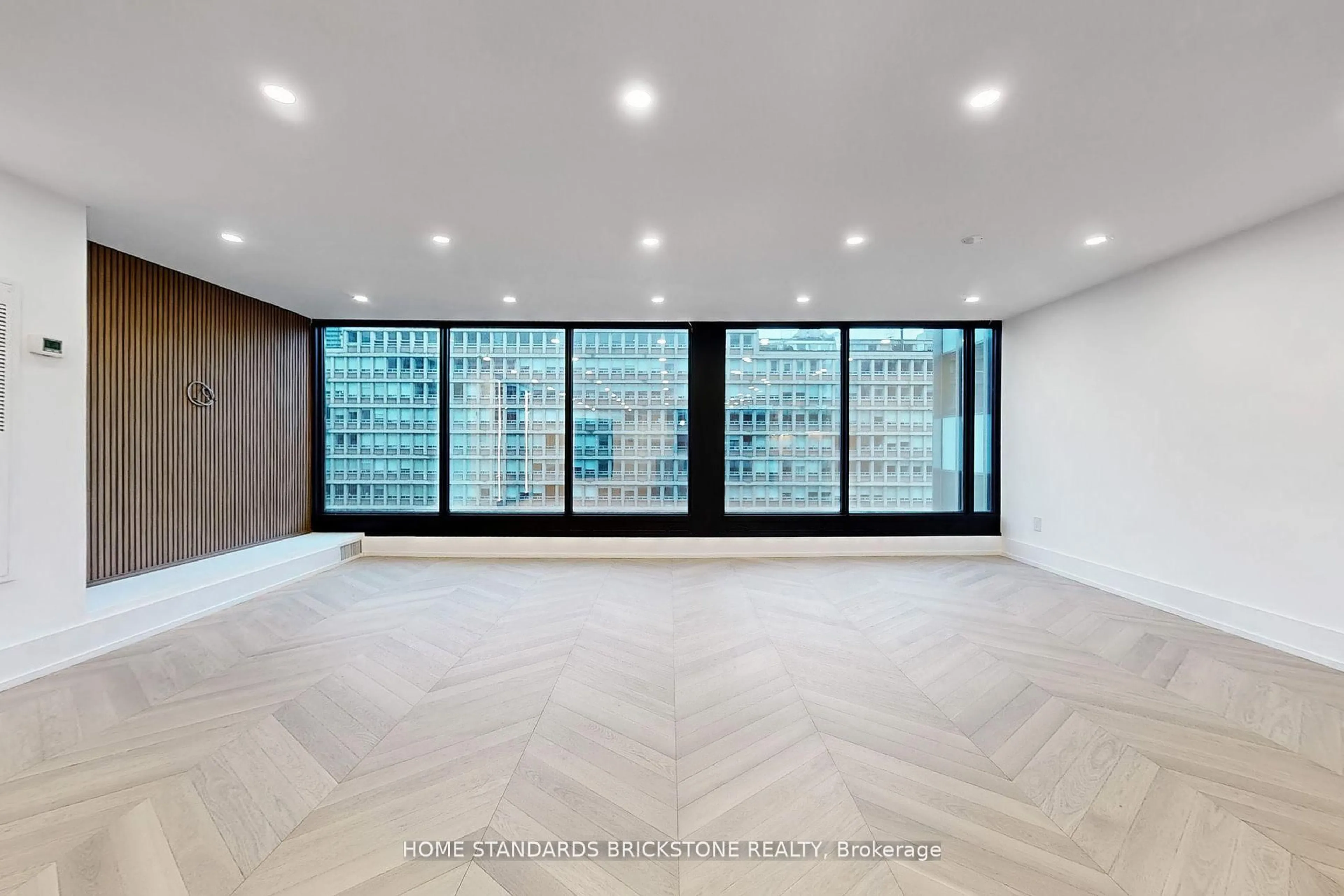 Indoor foyer for 110 Bloor St #1009, Toronto Ontario M5S 2W7