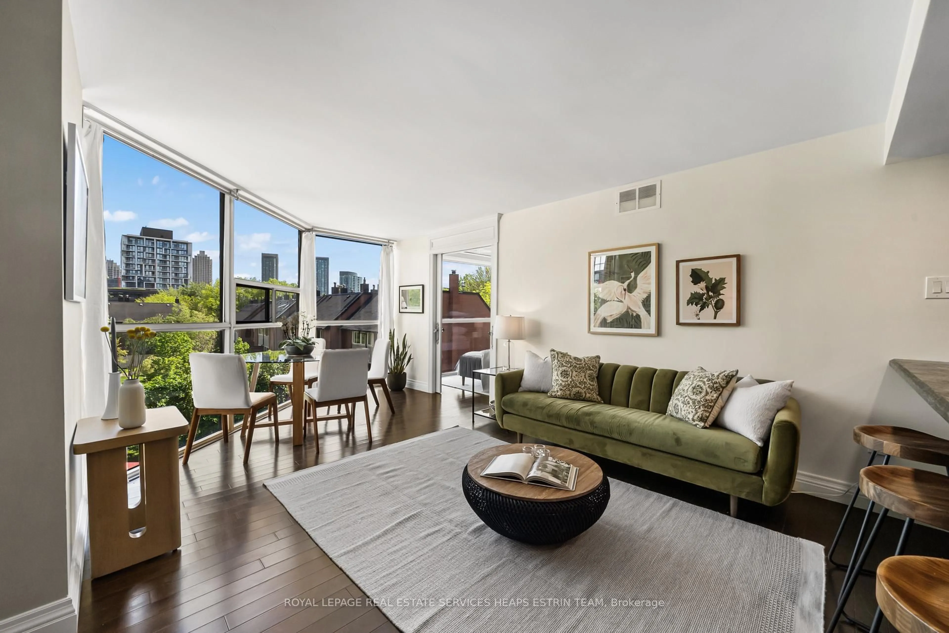Living room with furniture, unknown for 725 King St #306, Toronto Ontario M5V 2W9
