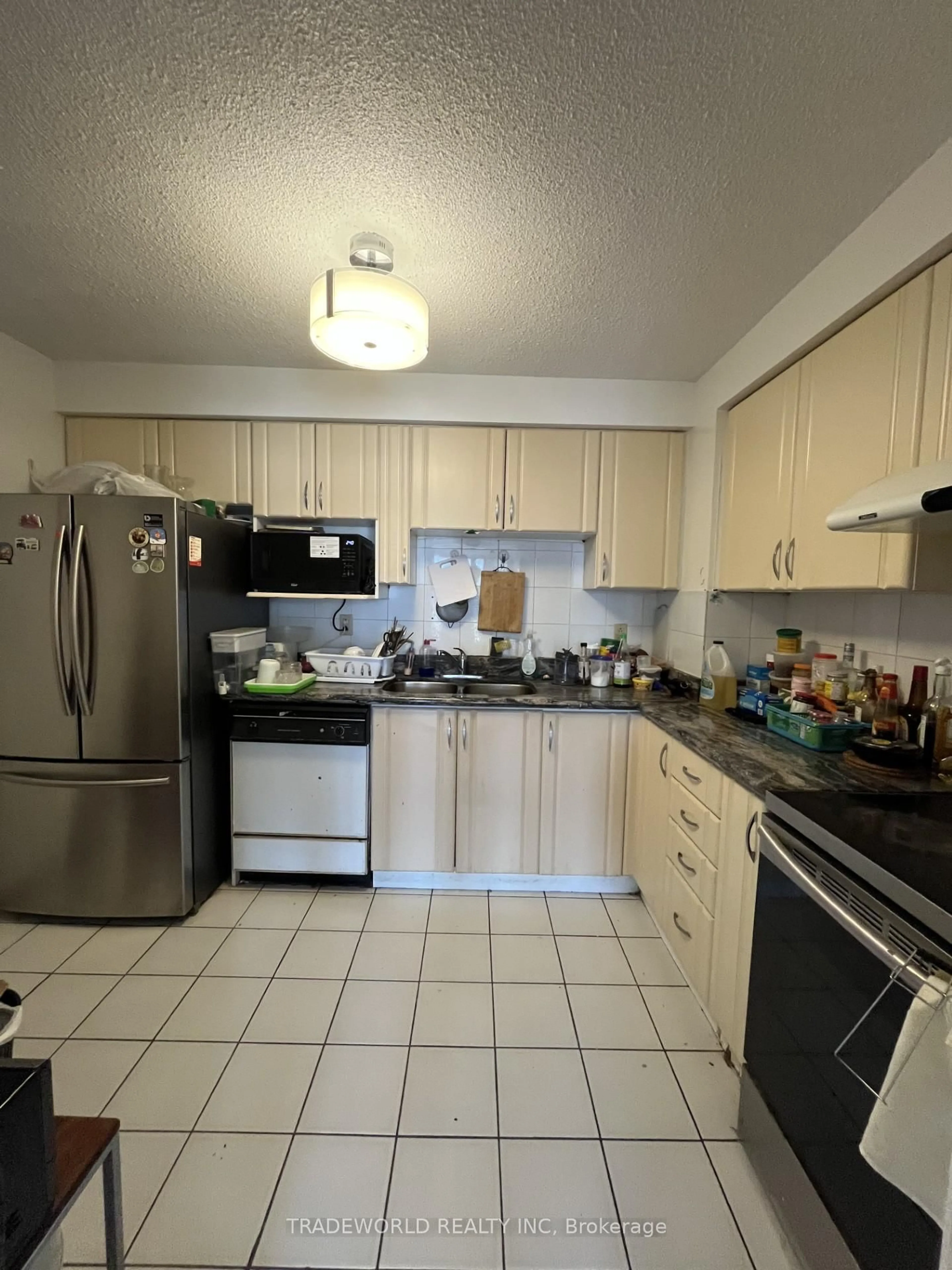 Standard kitchen, unknown for 99 Cameron St #520, Toronto Ontario M5T 3A2