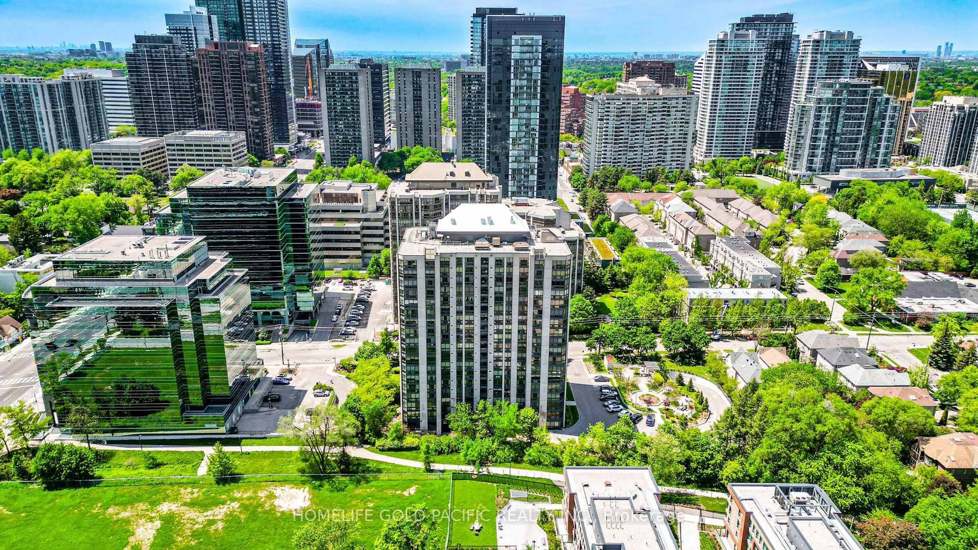 A pic from outside/outdoor area/front of a property/back of a property/a pic from drone, city buildings view from balcony for 5 Kenneth Ave #907, Toronto Ontario M2N 6M7