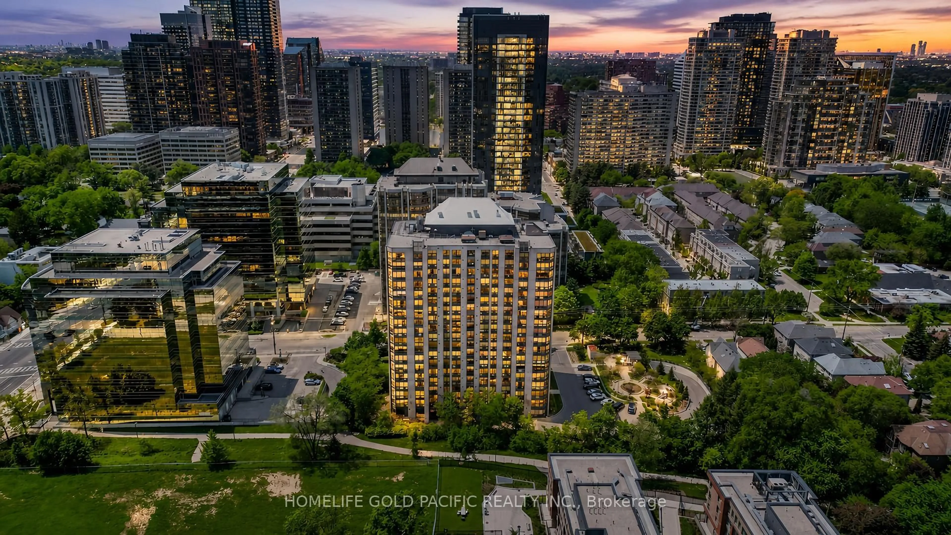 A pic from outside/outdoor area/front of a property/back of a property/a pic from drone, city buildings view from balcony for 5 Kenneth Ave #907, Toronto Ontario M2N 6M7