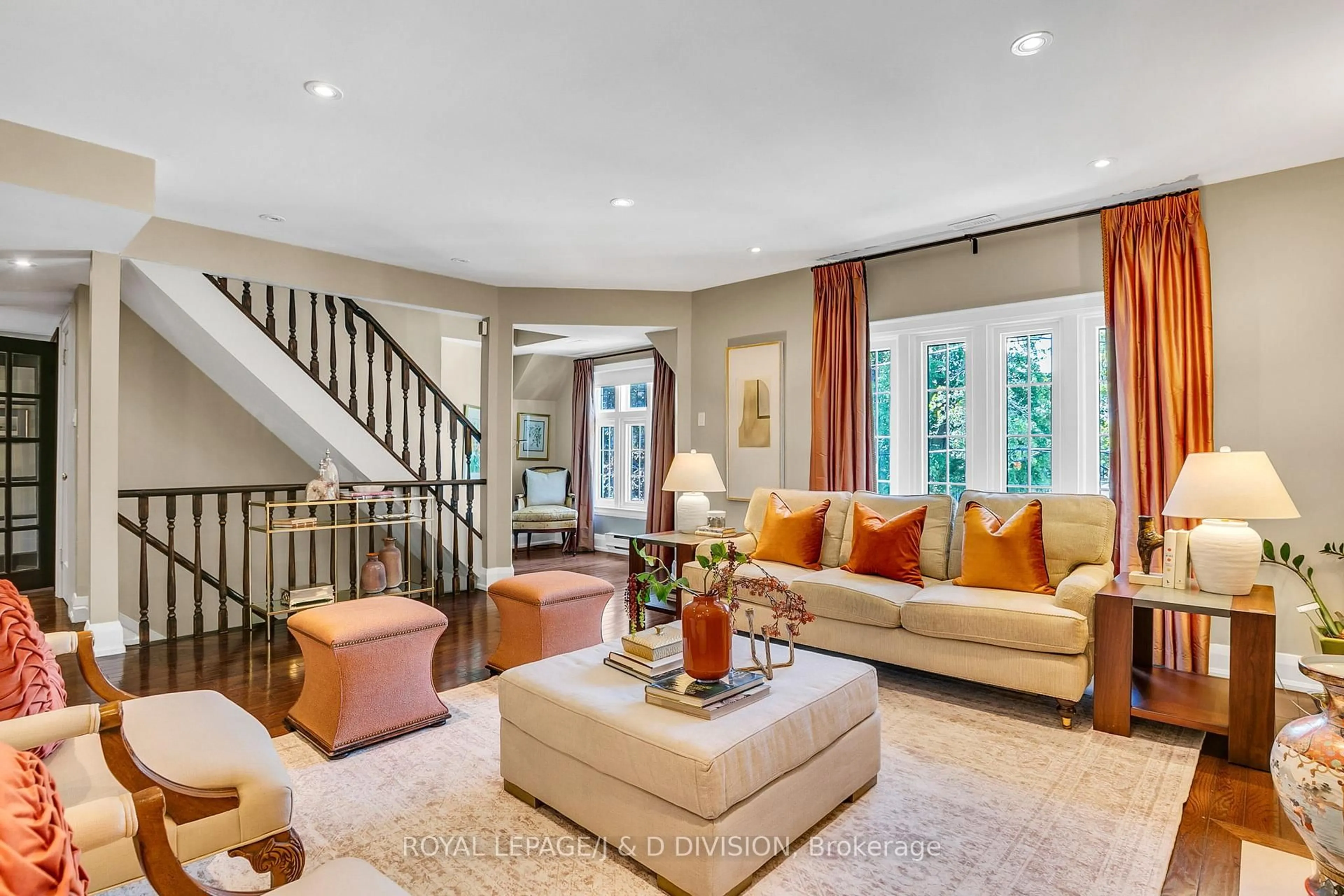 Living room with furniture, unknown for 137 Highbourne Rd, Toronto Ontario M5P 2J8