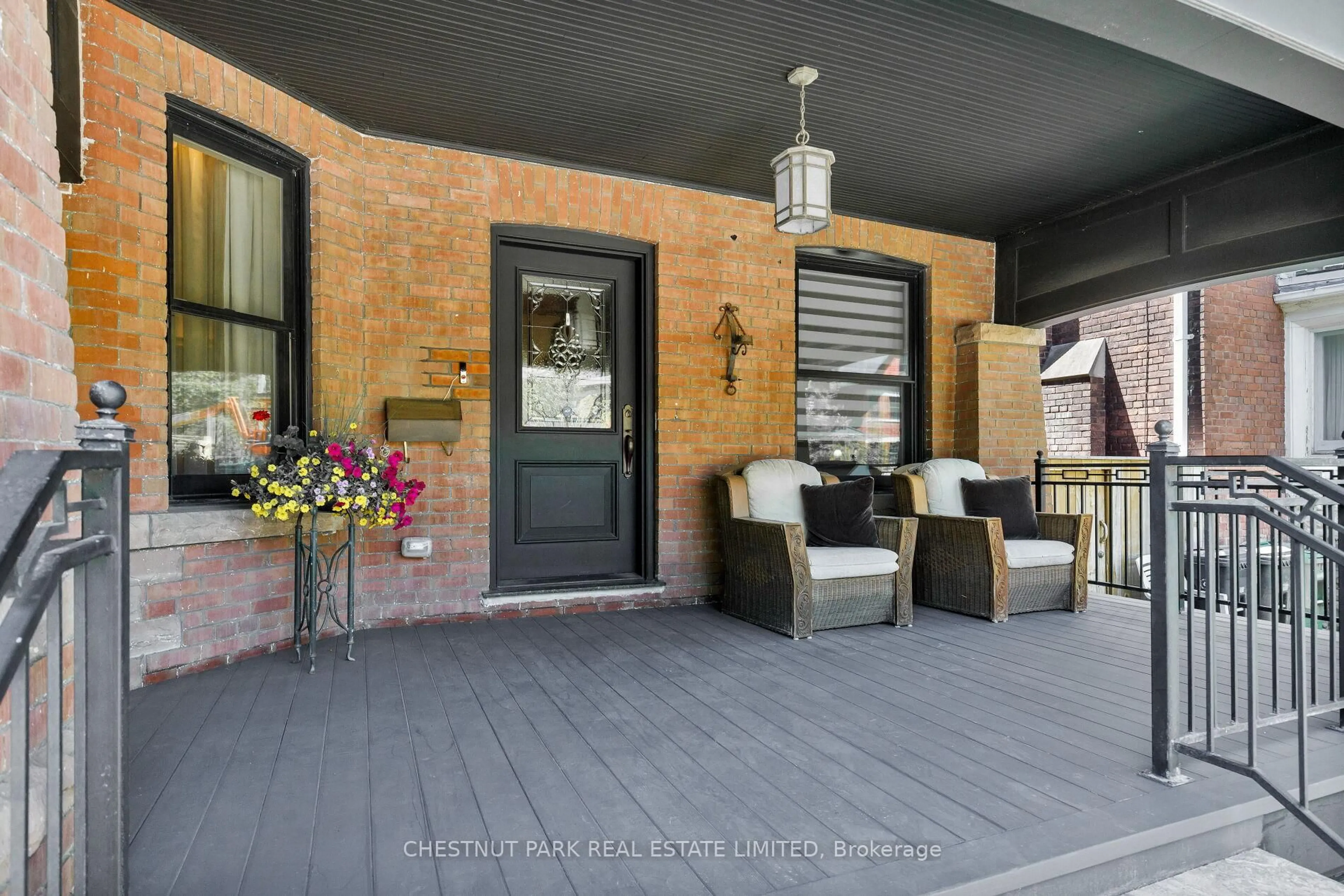 Patio, street for 386 Palmerston Blvd, Toronto Ontario M6G 2N6
