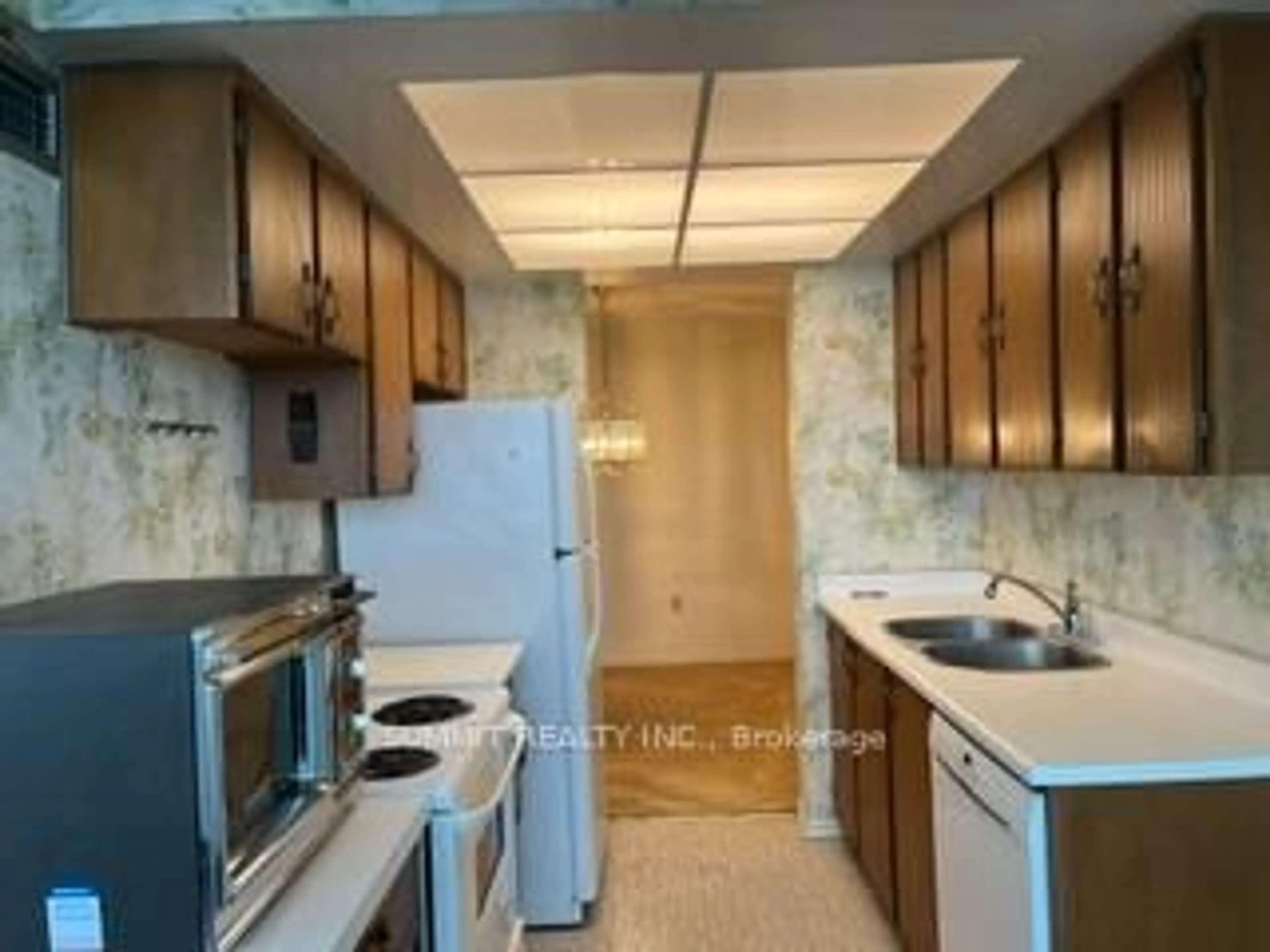 Standard kitchen, ceramic/tile floor for 100 Antibes Dr #1404, Toronto Ontario M2R 3N1
