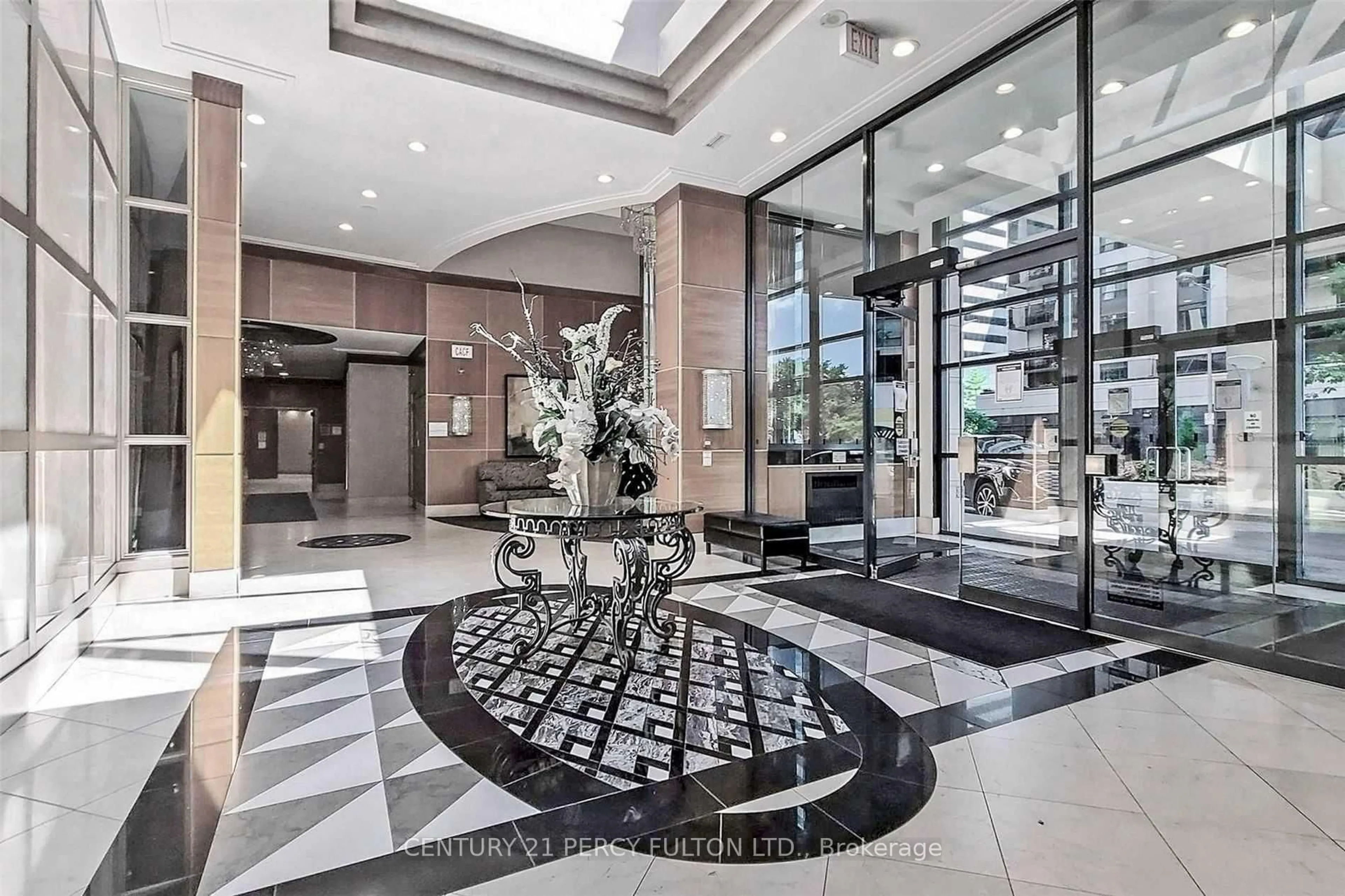 Indoor foyer for 155 Beecroft Rd #1716, Toronto Ontario M2N 7C6