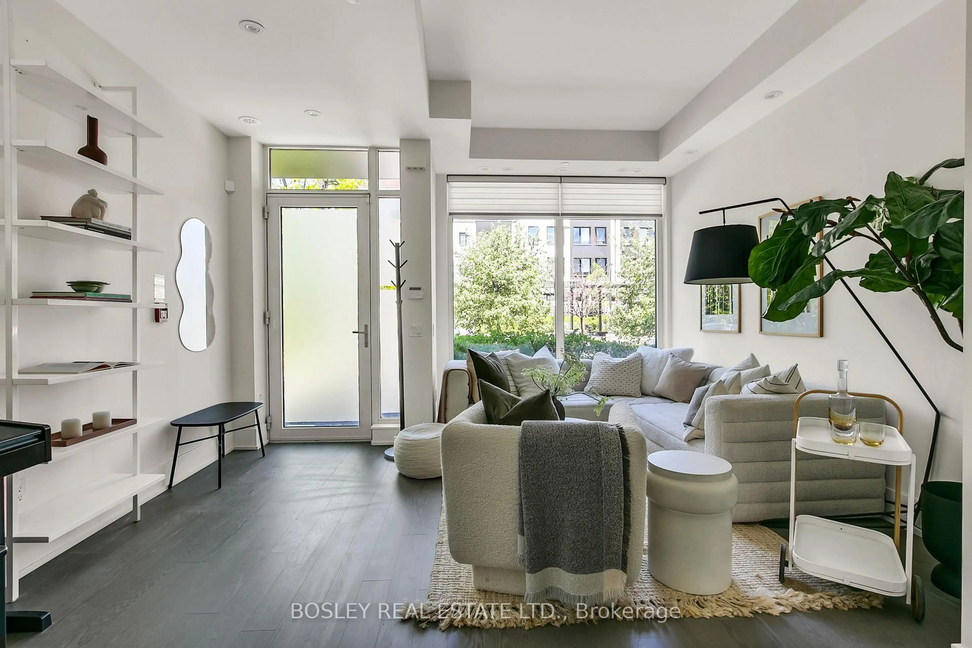 Indoor entryway for 51 Paul Lane Gdns #TH05, Toronto Ontario M5T 2H6