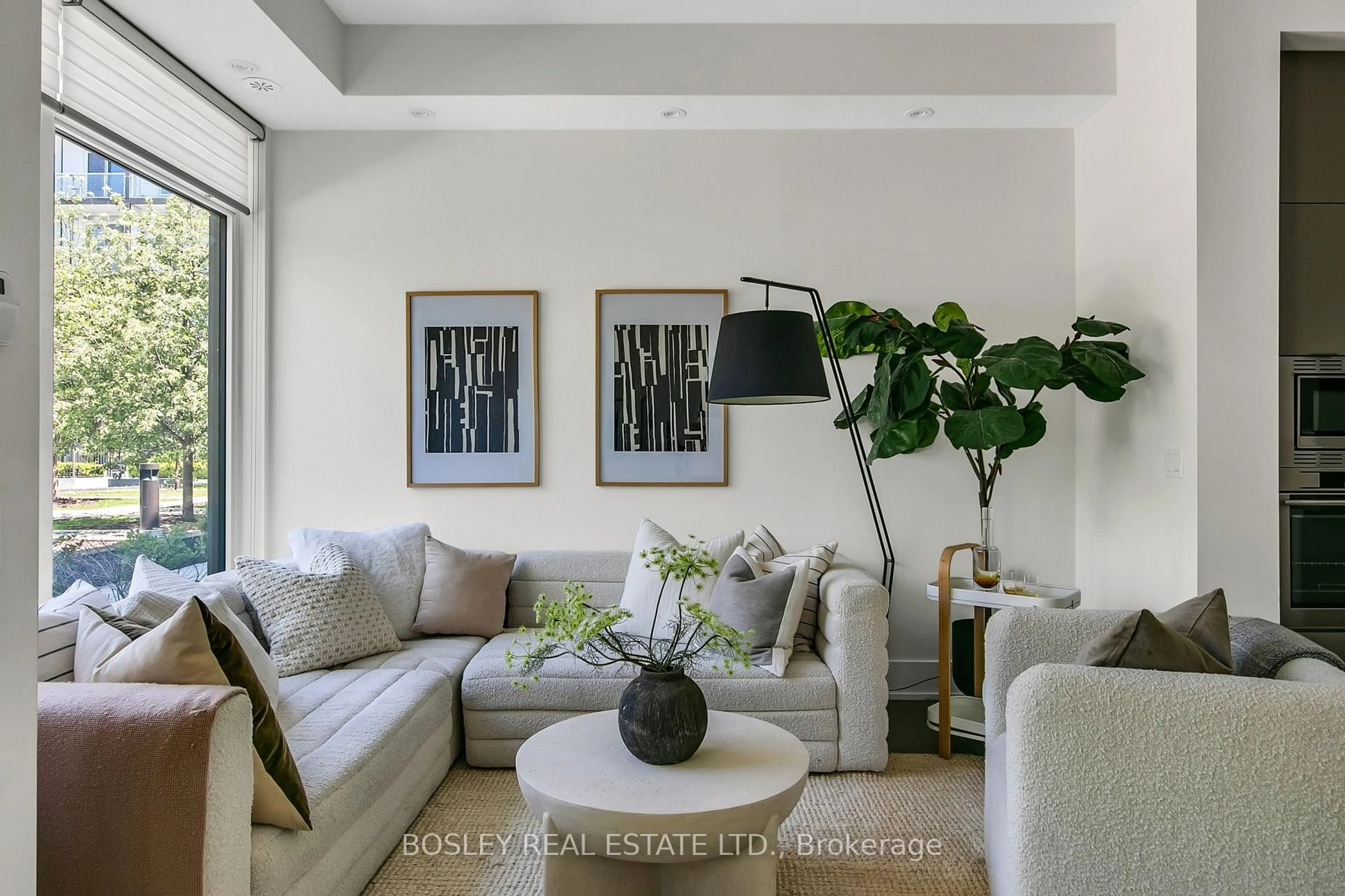 Living room with furniture, unknown for 51 Paul Lane Gdns #TH05, Toronto Ontario M5T 2H6