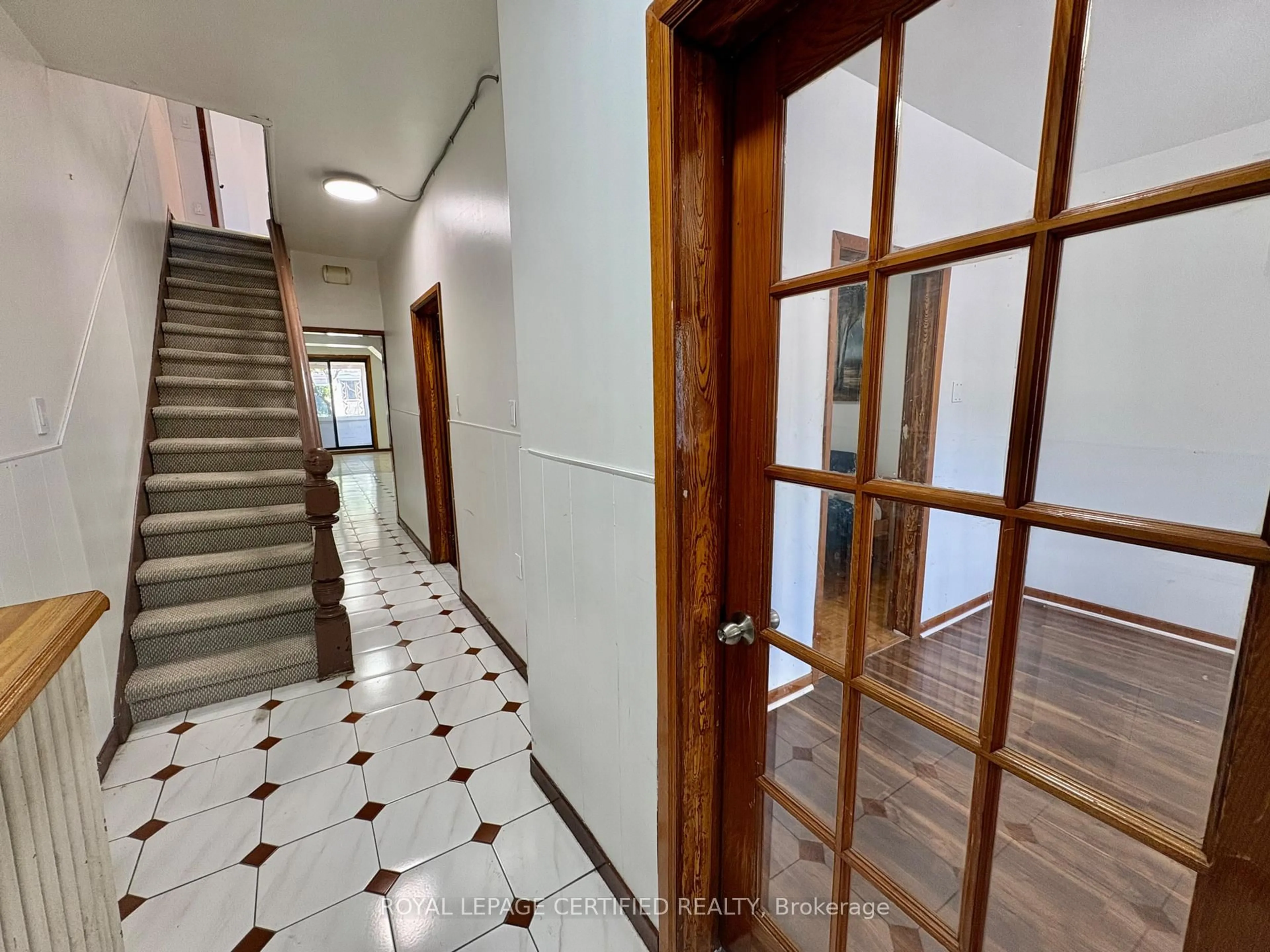 Indoor foyer for 36 Mitchell Ave, Toronto Ontario M6J 1B9