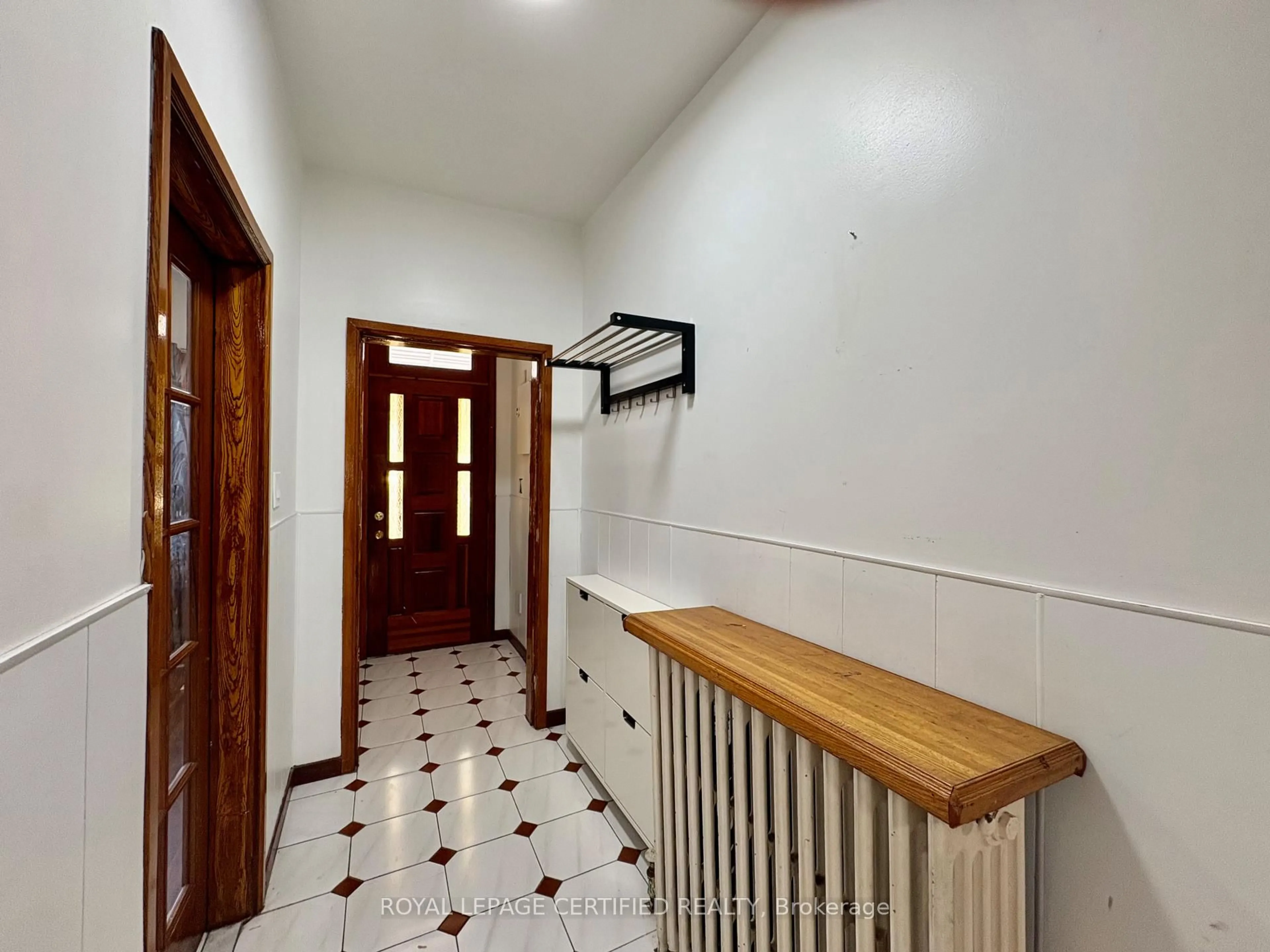 Indoor foyer for 36 Mitchell Ave, Toronto Ontario M6J 1B9