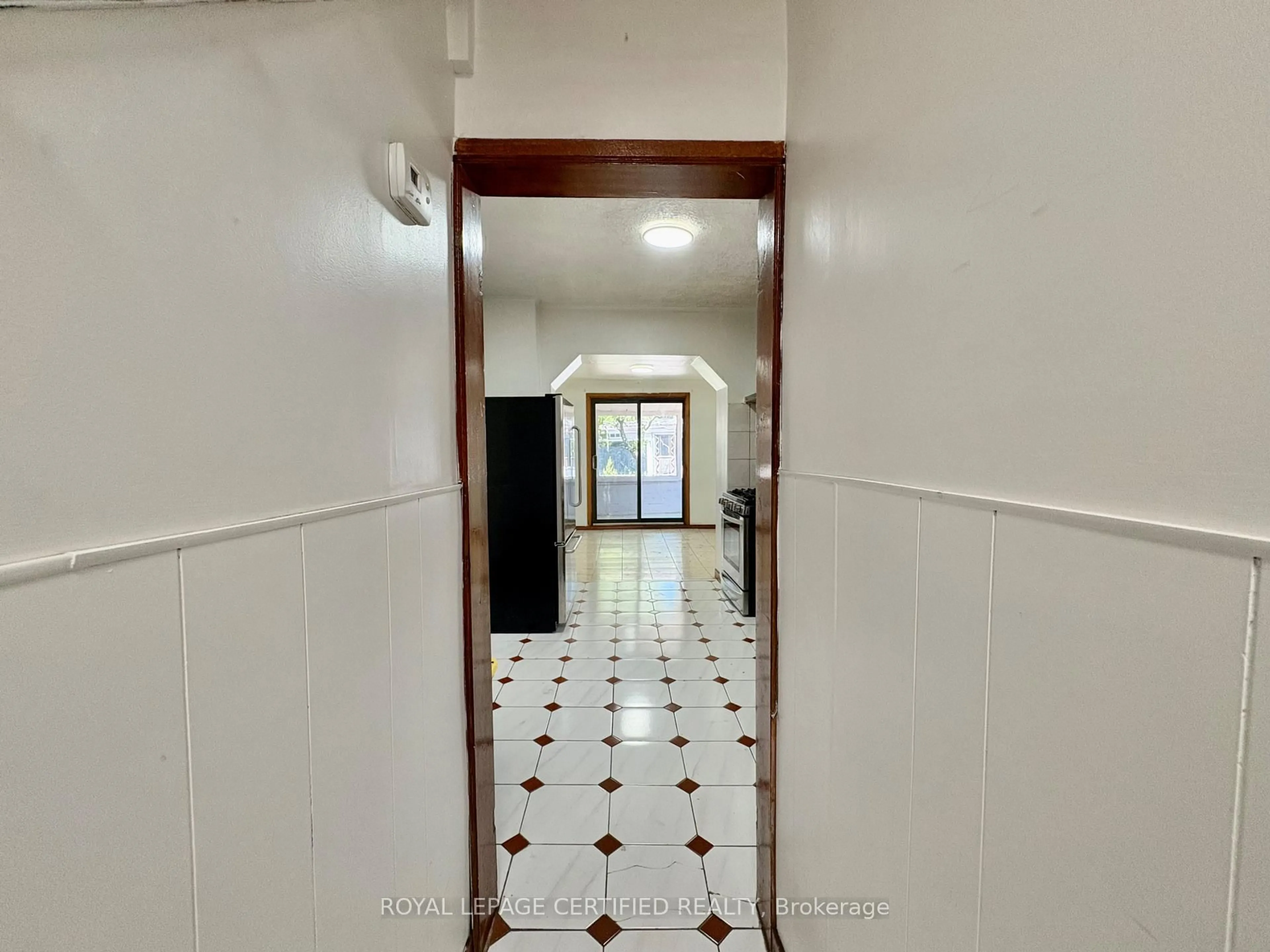 Indoor foyer for 36 Mitchell Ave, Toronto Ontario M6J 1B9