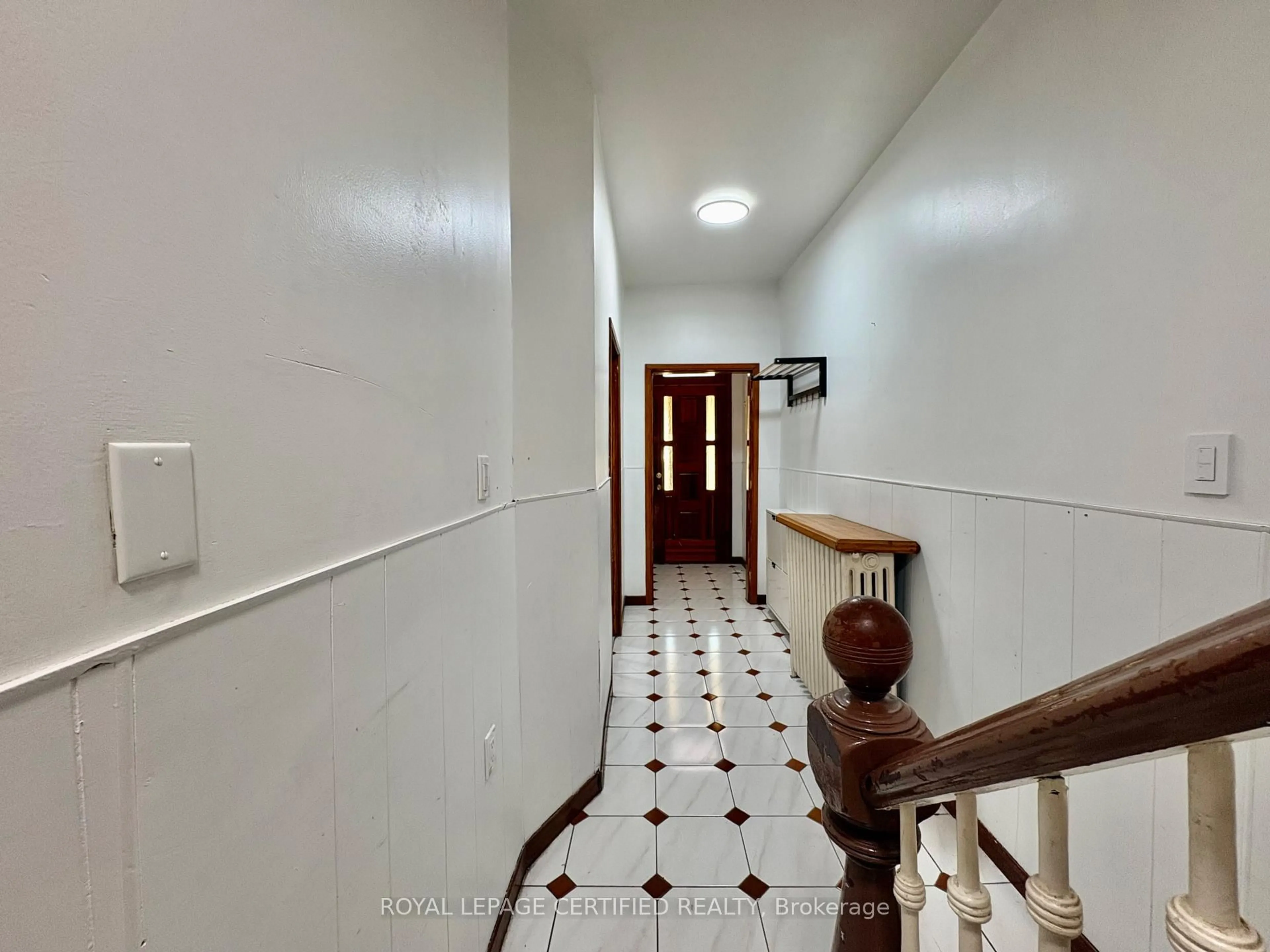 Indoor foyer for 36 Mitchell Ave, Toronto Ontario M6J 1B9