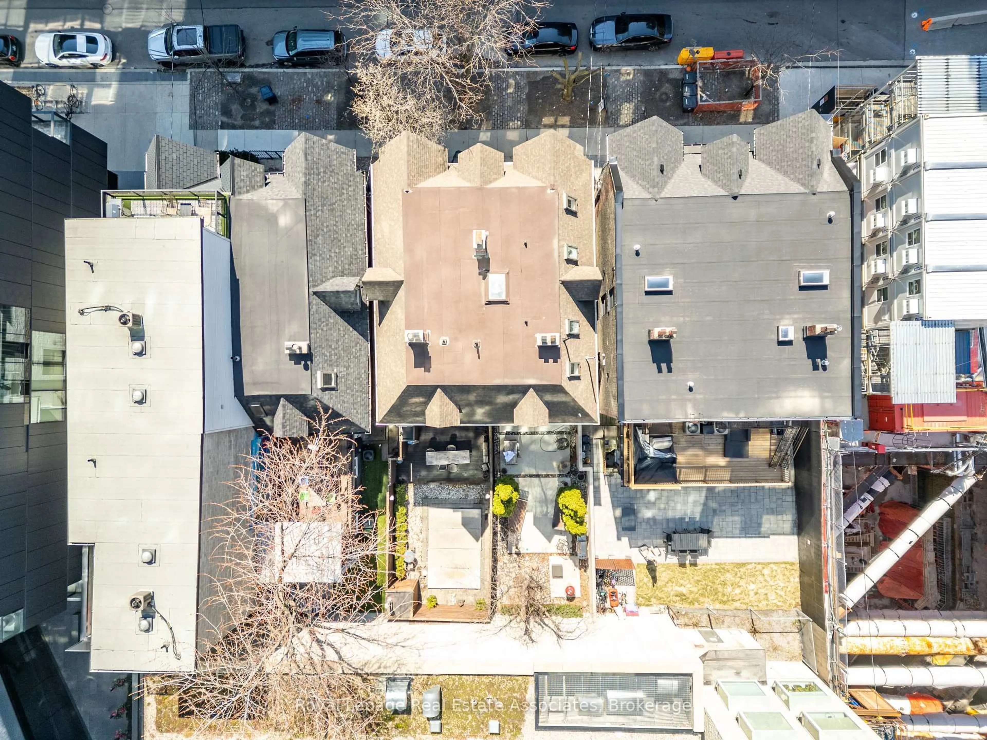A pic from outside/outdoor area/front of a property/back of a property/a pic from drone, unknown for 54 Stewart St, Toronto Ontario M5V 1H6
