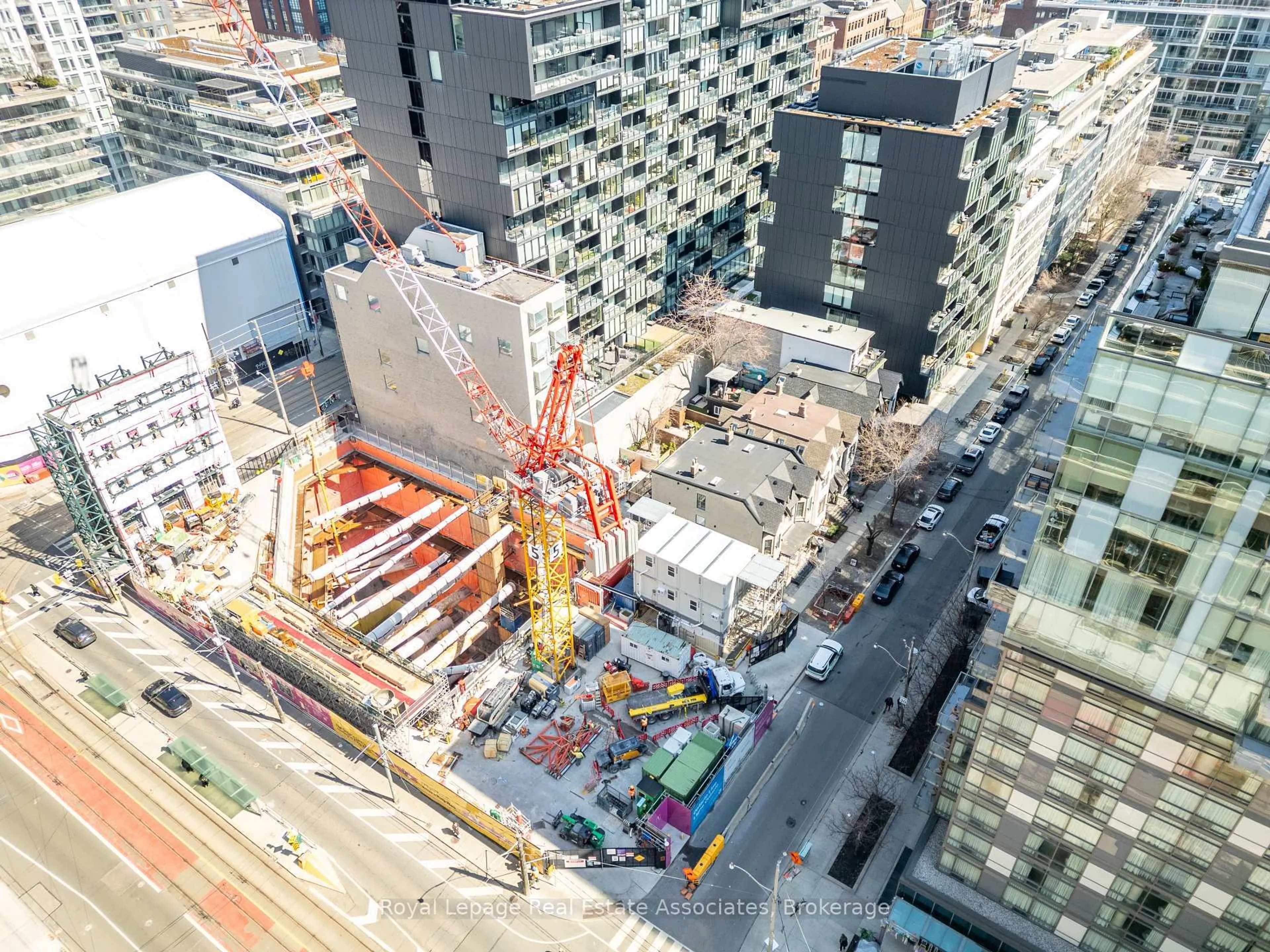 A pic from outside/outdoor area/front of a property/back of a property/a pic from drone, unknown for 54 Stewart St, Toronto Ontario M5V 1H6