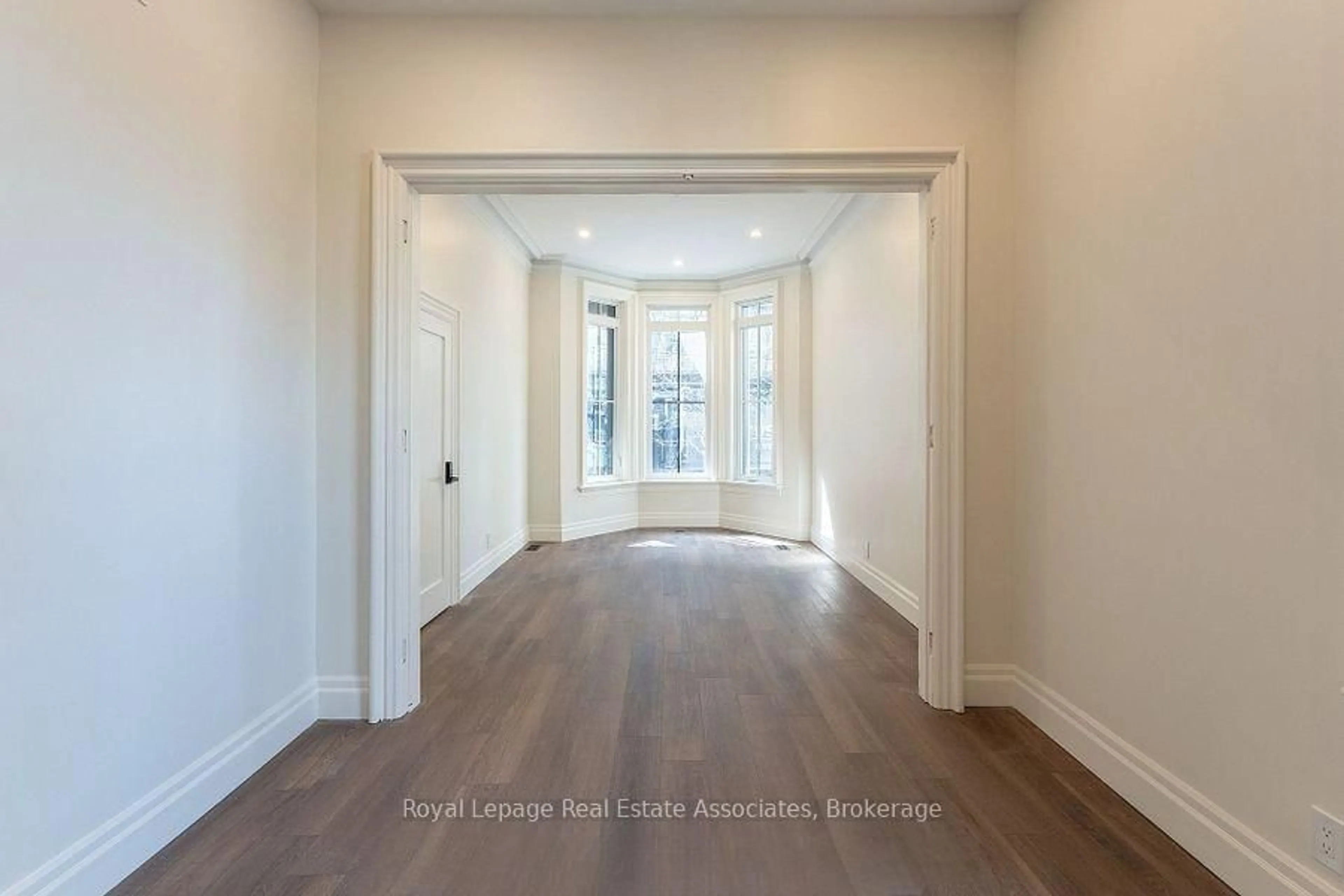 Indoor entryway for 54 Stewart St, Toronto Ontario M5V 1H6