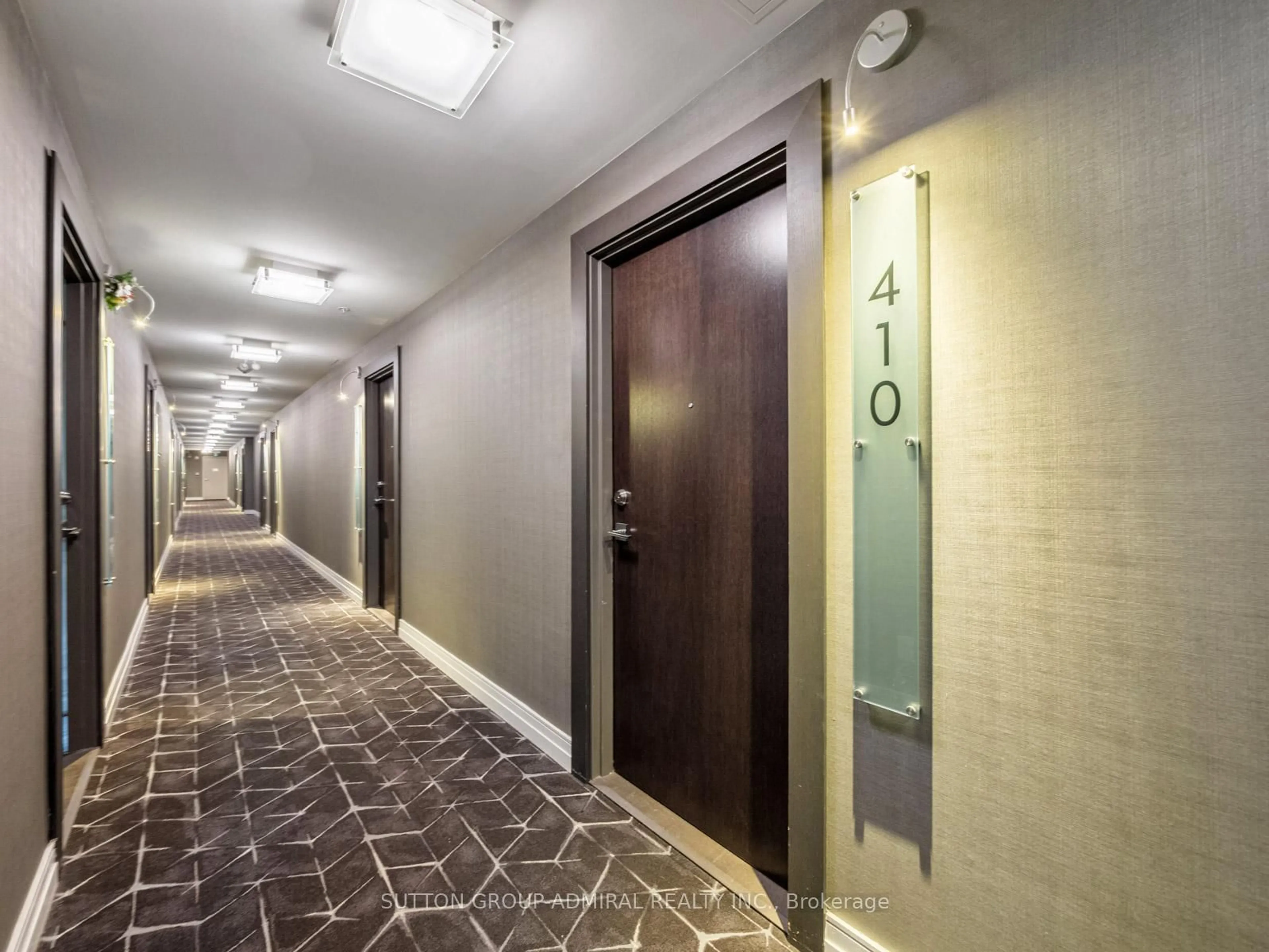 Indoor foyer for 90 Niagara St #410, Toronto Ontario M5V 1C5