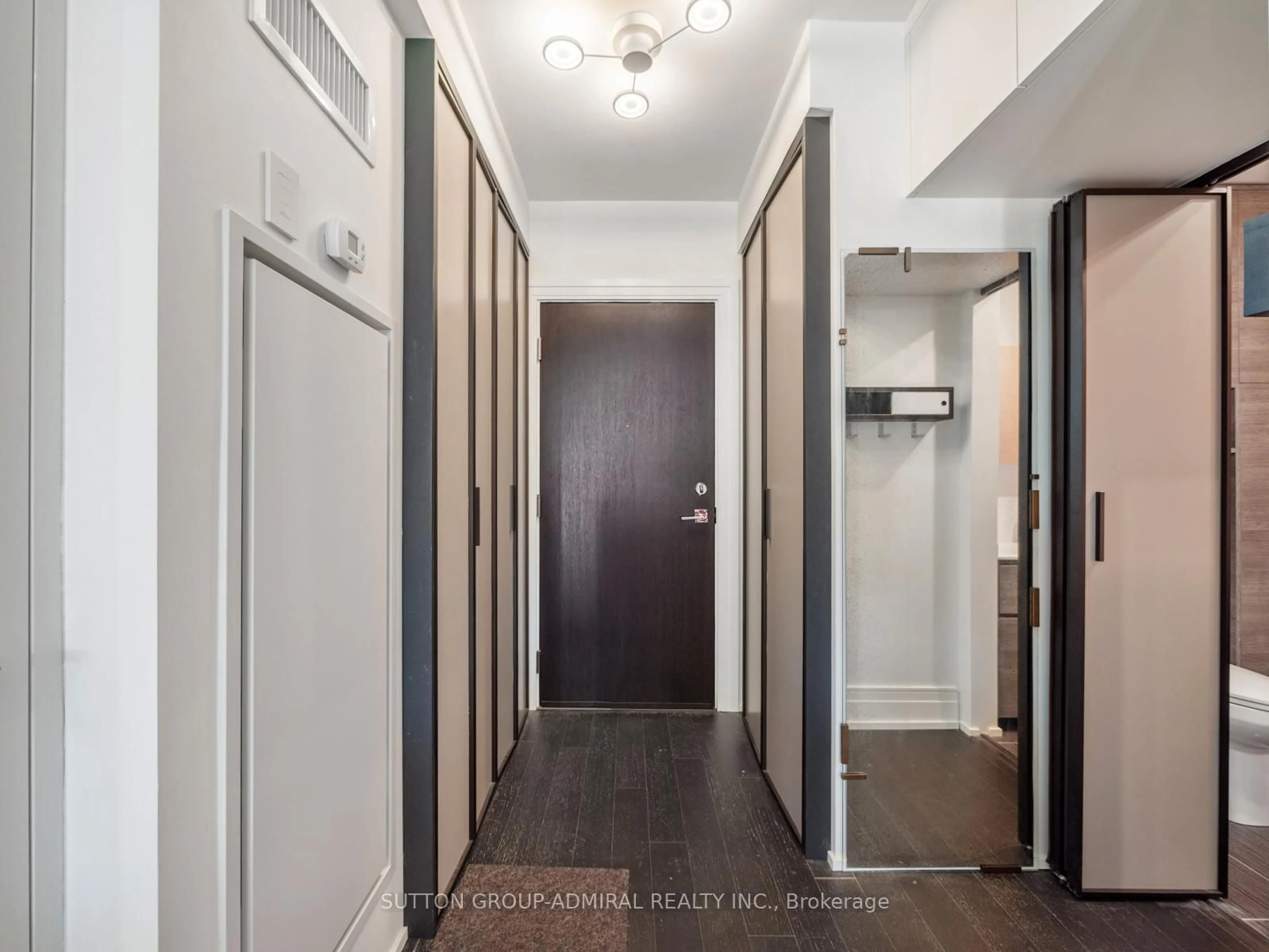 Indoor entryway for 90 Niagara St #410, Toronto Ontario M5V 1C5