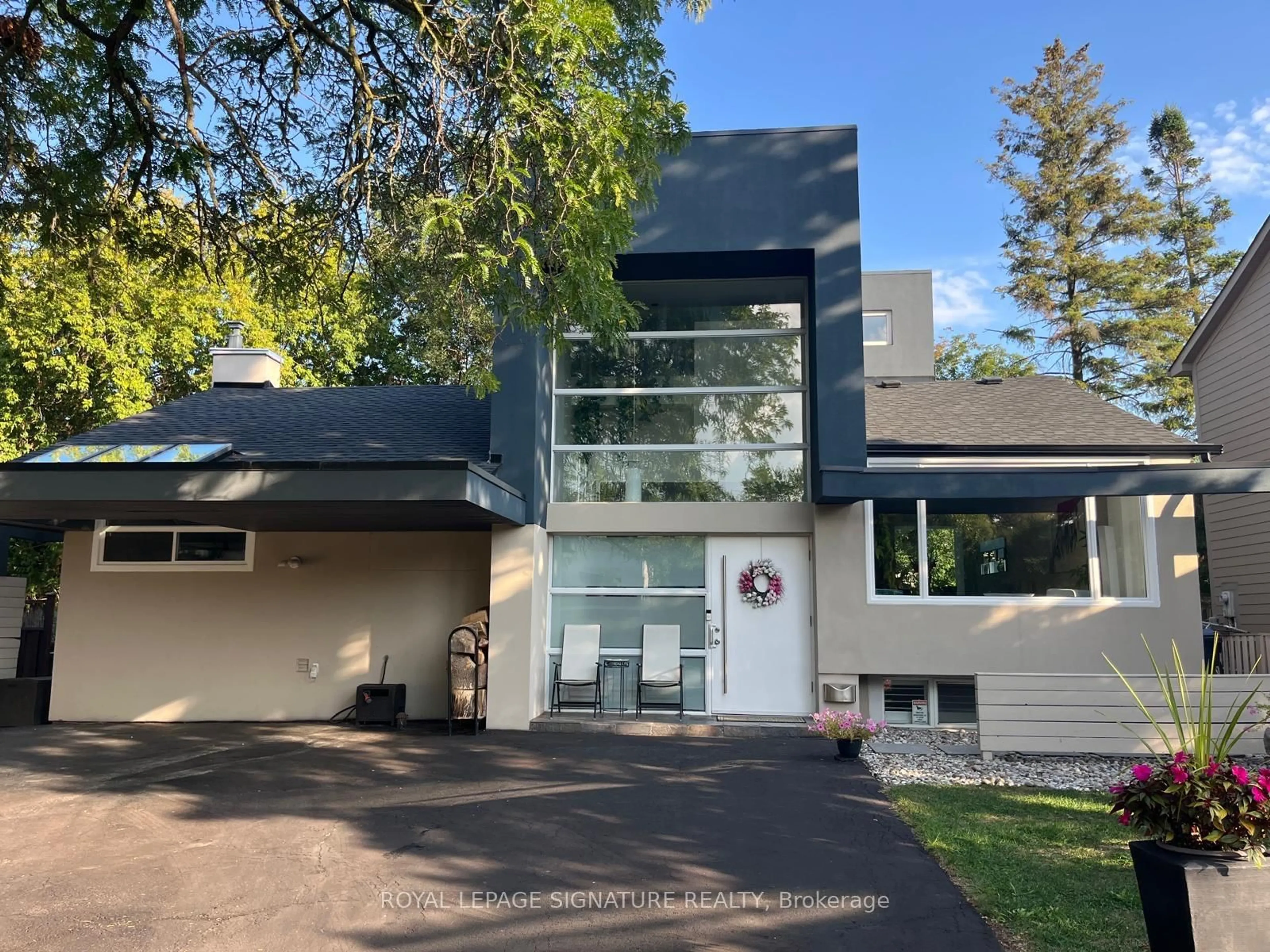 Home with vinyl exterior material, street for 90 Berkinshaw Cres, Toronto Ontario M3B 2T2