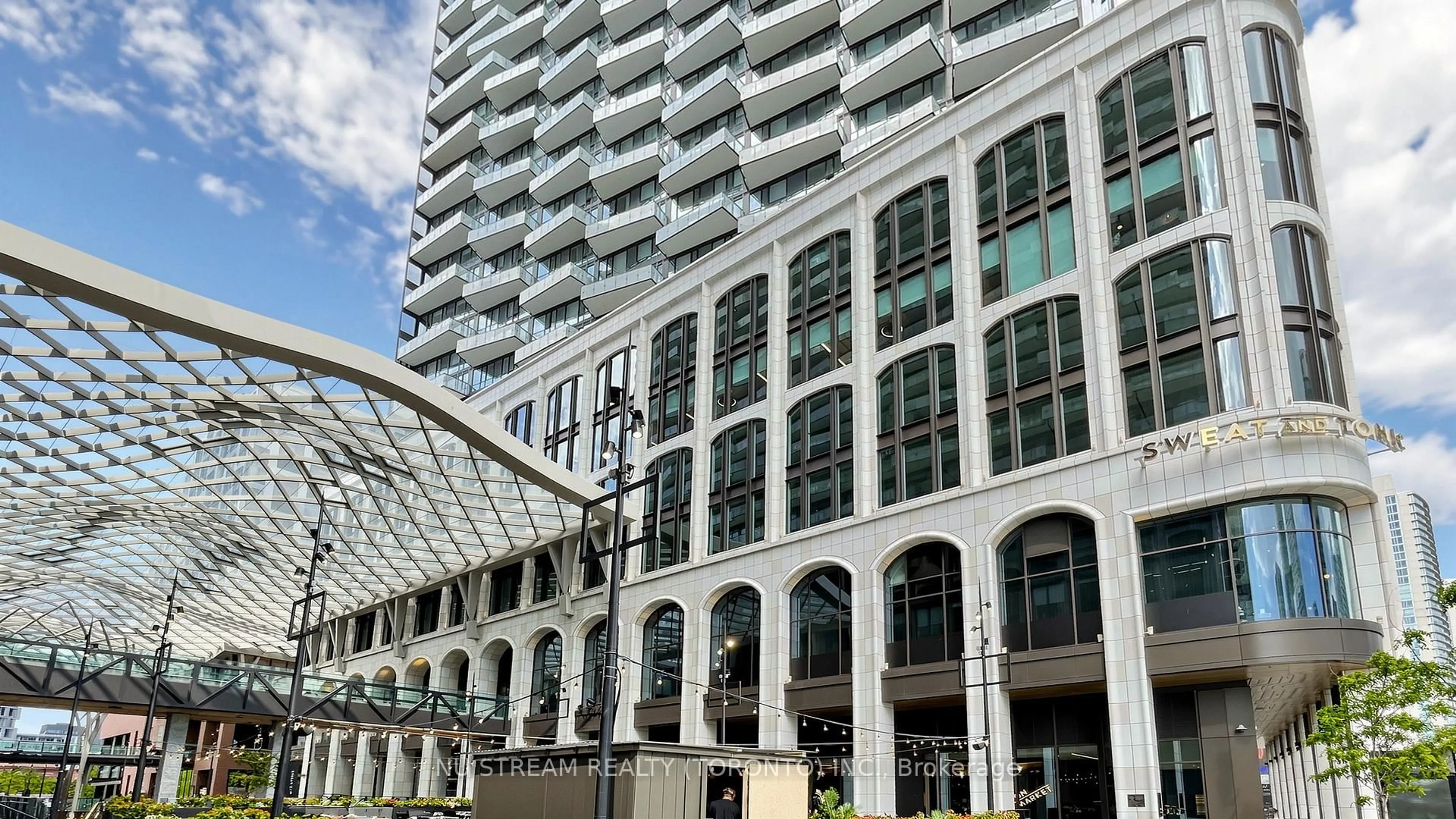 Indoor foyer for 470 Front St #1408, Toronto Ontario M5V 0V6