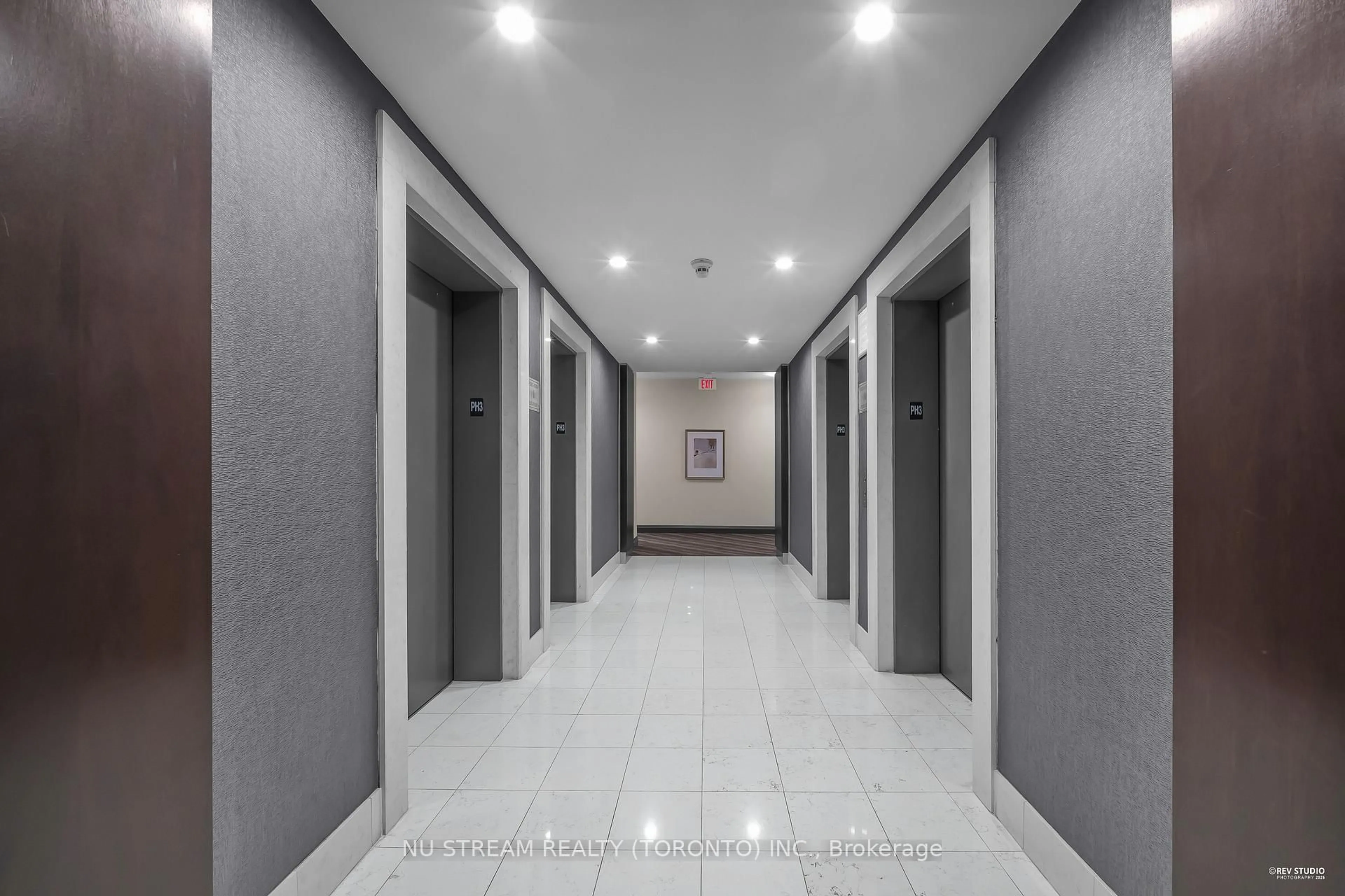 Indoor foyer for 17 Barberry Pl #PH304, Toronto Ontario M2K 3E2