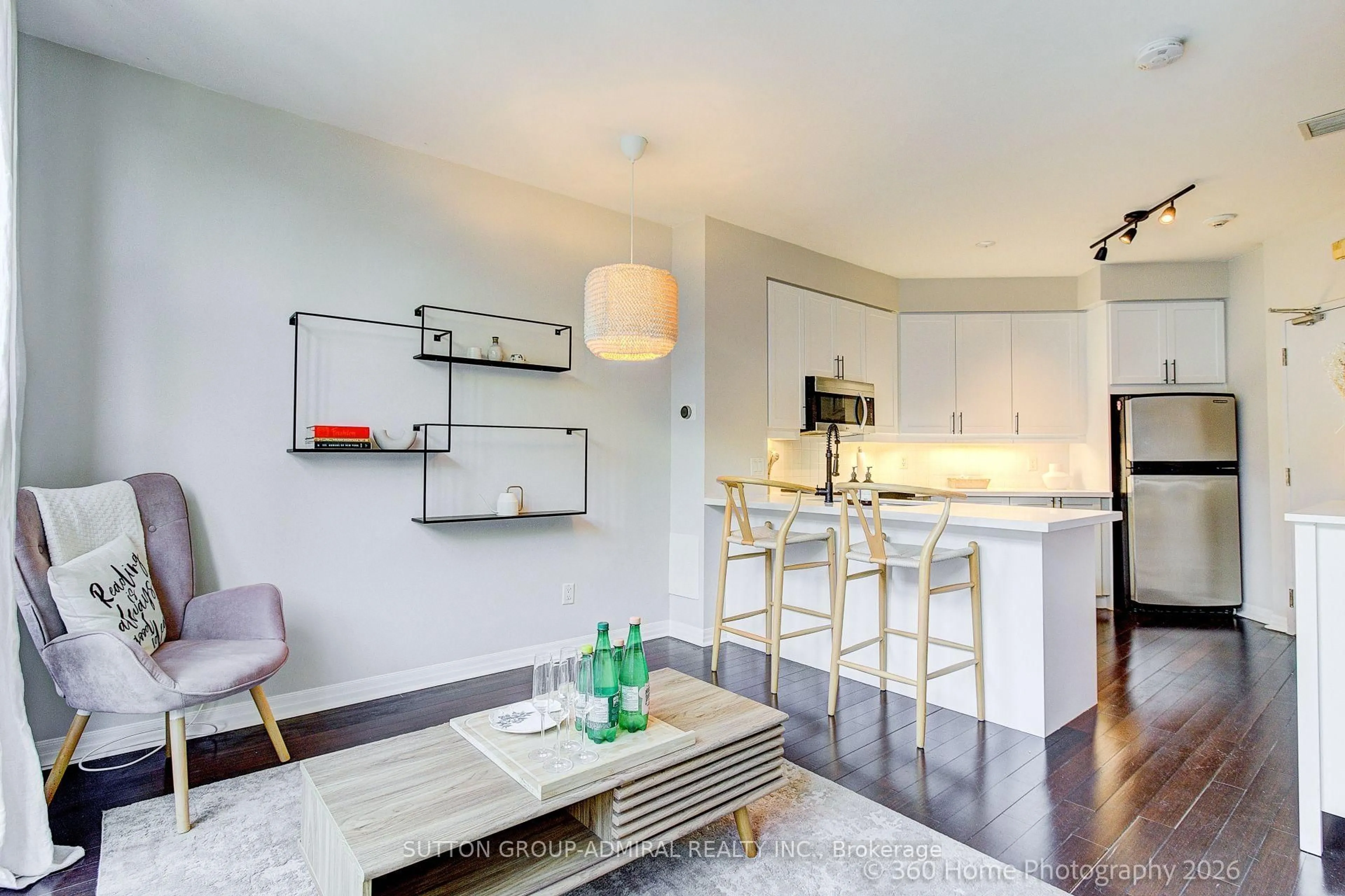 Open concept kitchen, wood/laminate floor for 901 Queen St #208, Toronto Ontario M6J 3X4
