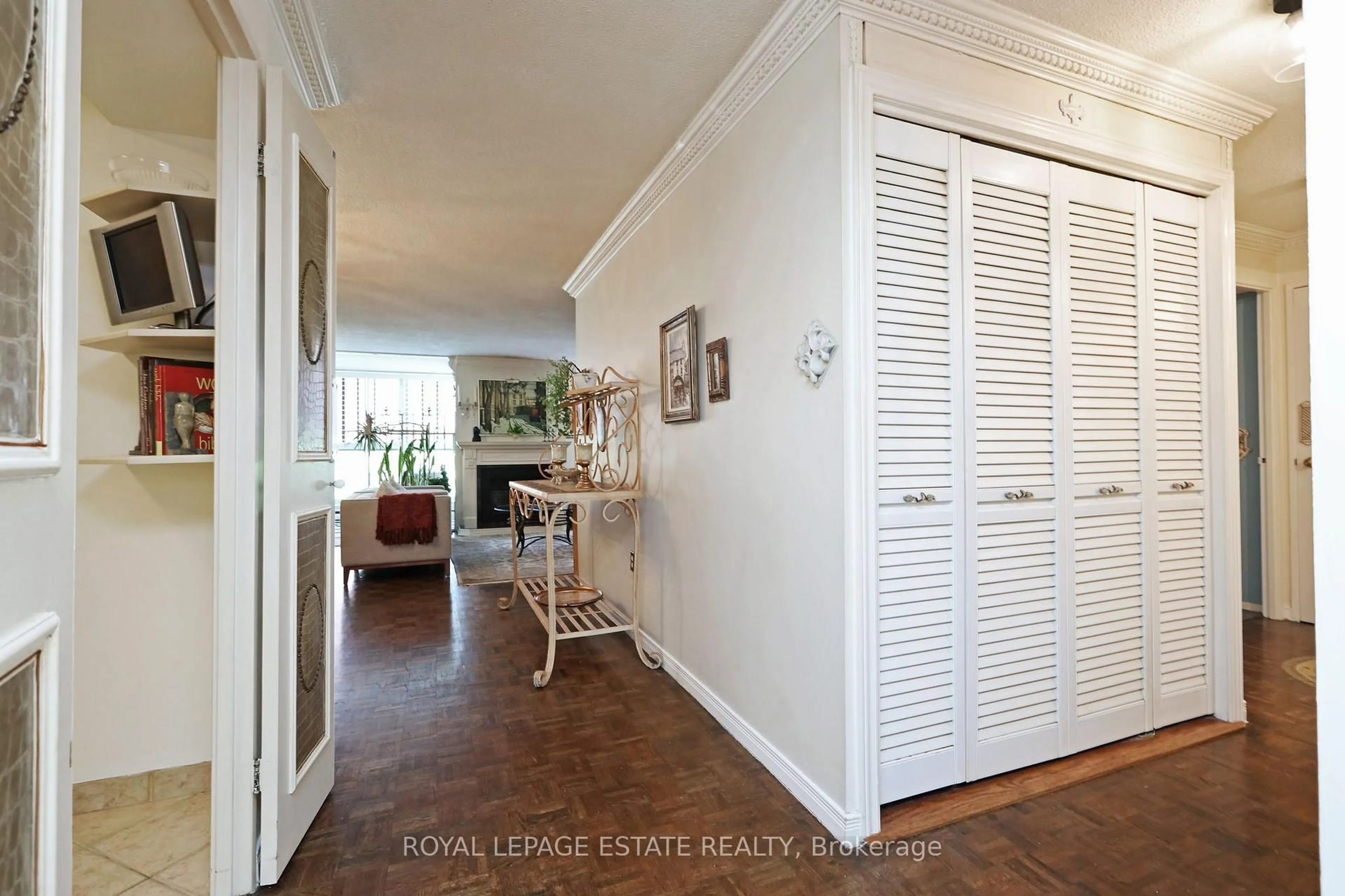 Indoor entryway for 35 Church St #306, Toronto Ontario M5E 1T3