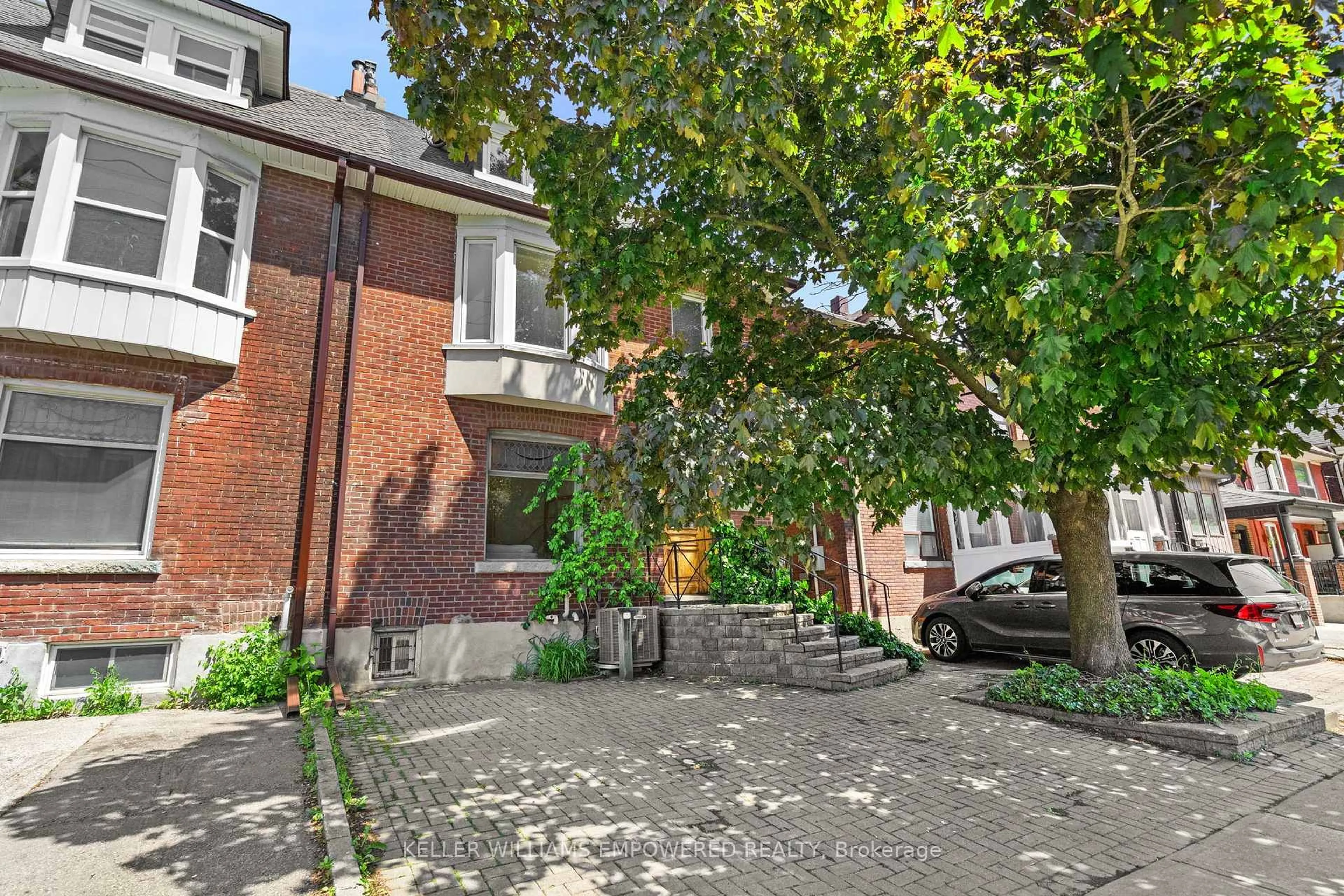 Unknown for 865 Bathurst St, Toronto Ontario M5R 3G2