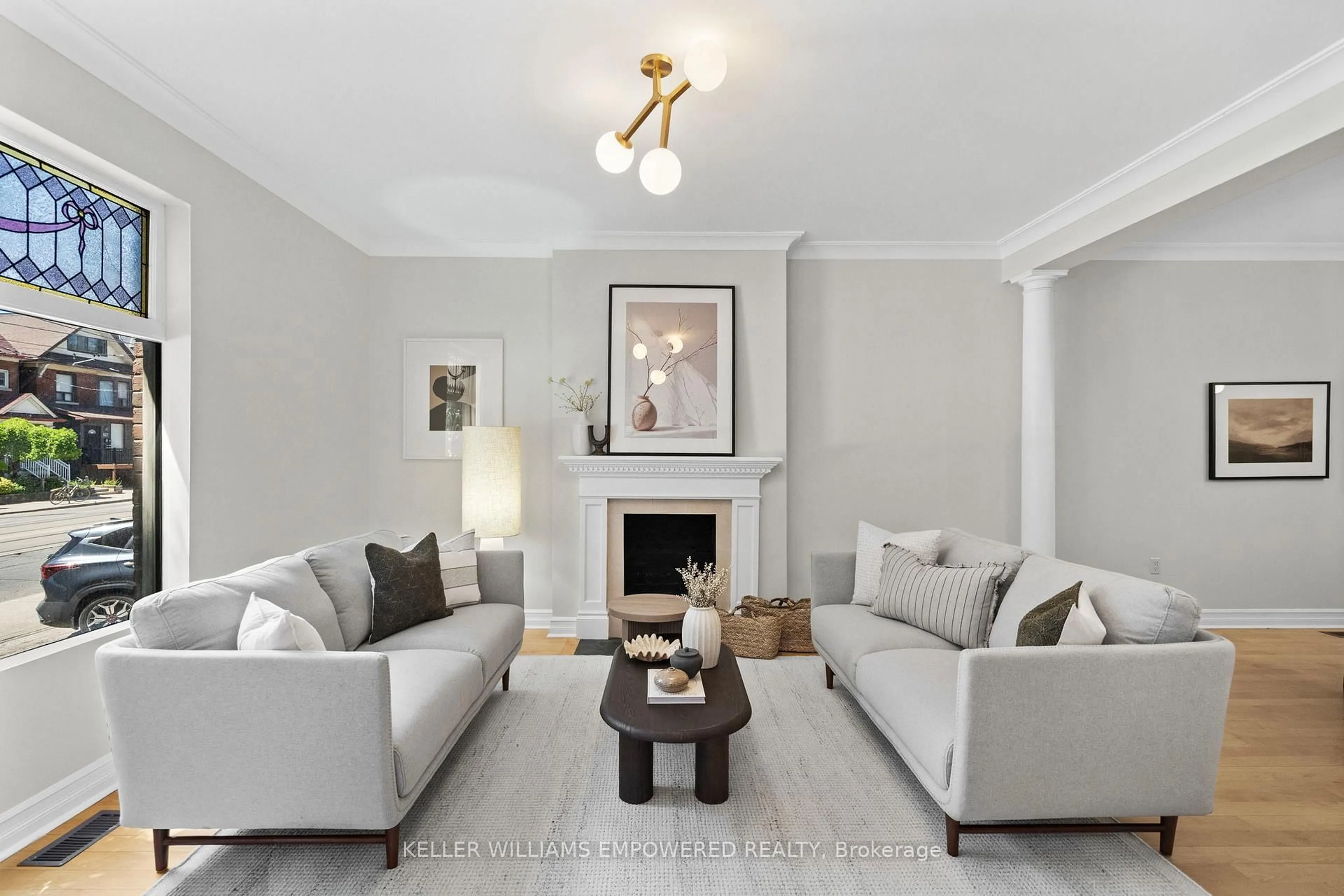 Living room with furniture, unknown for 865 Bathurst St, Toronto Ontario M5R 3G2