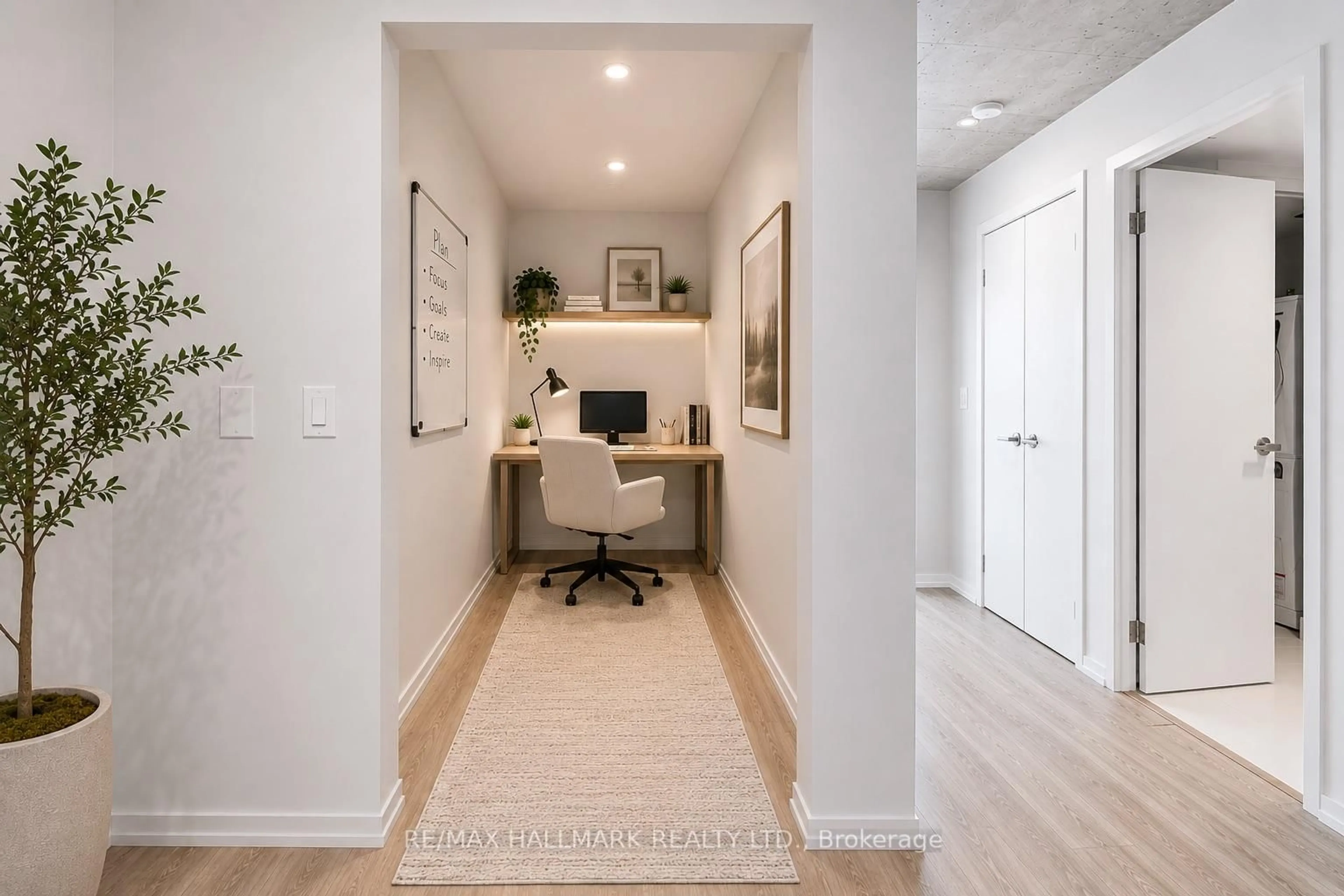 Indoor entryway for 5 Soudan Ave #707, Toronto Ontario M4S 0B1