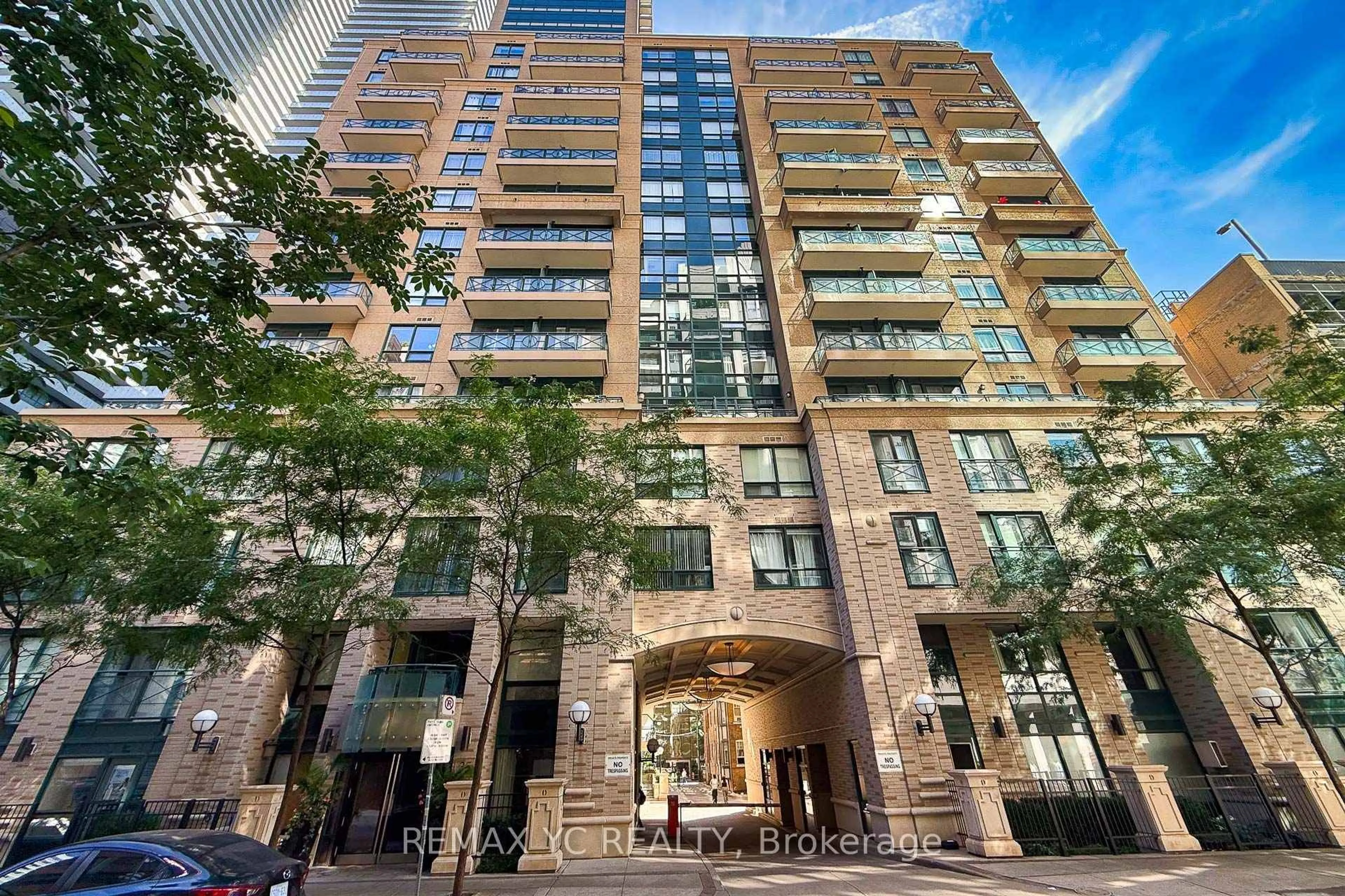 Indoor foyer for 35 Hayden St #1204, Toronto Ontario M4Y 3C3