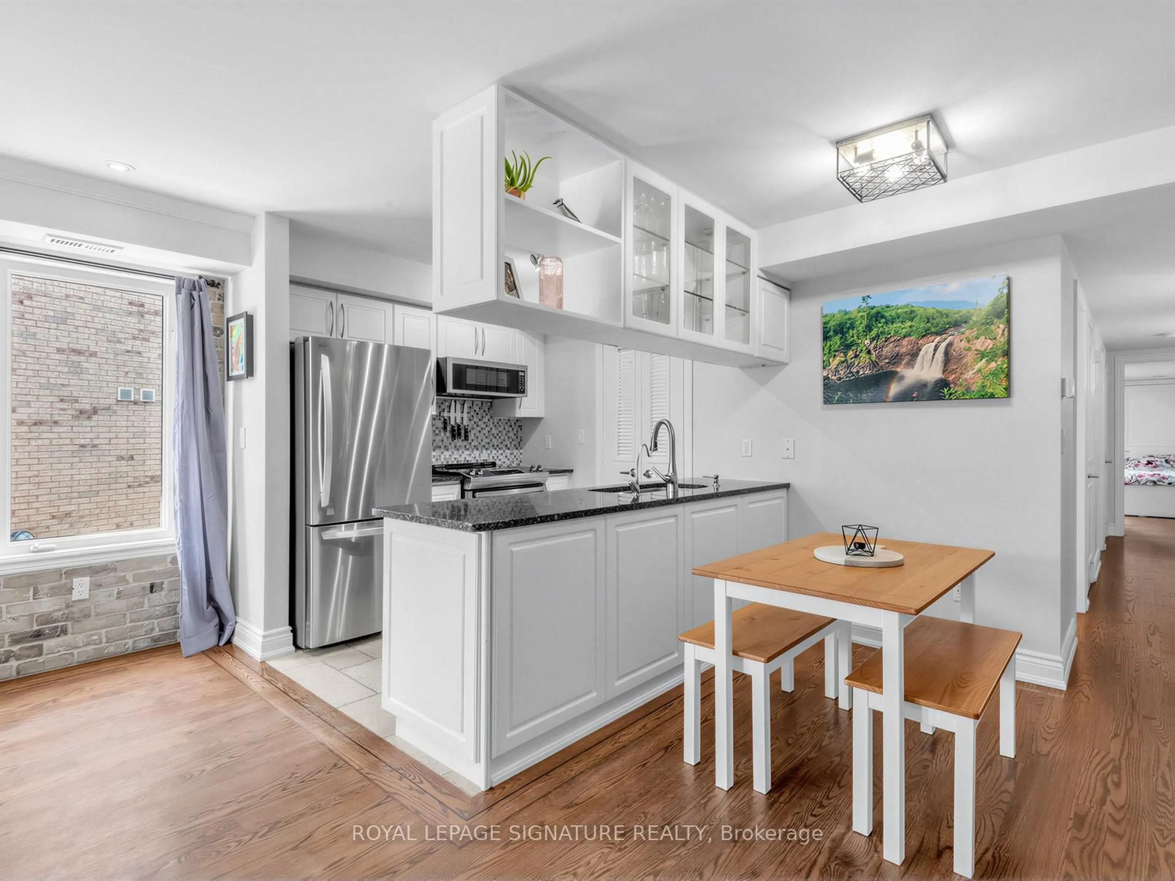 Unknown for 72 Aerodrome Cres #201, Toronto Ontario M4G 4J1