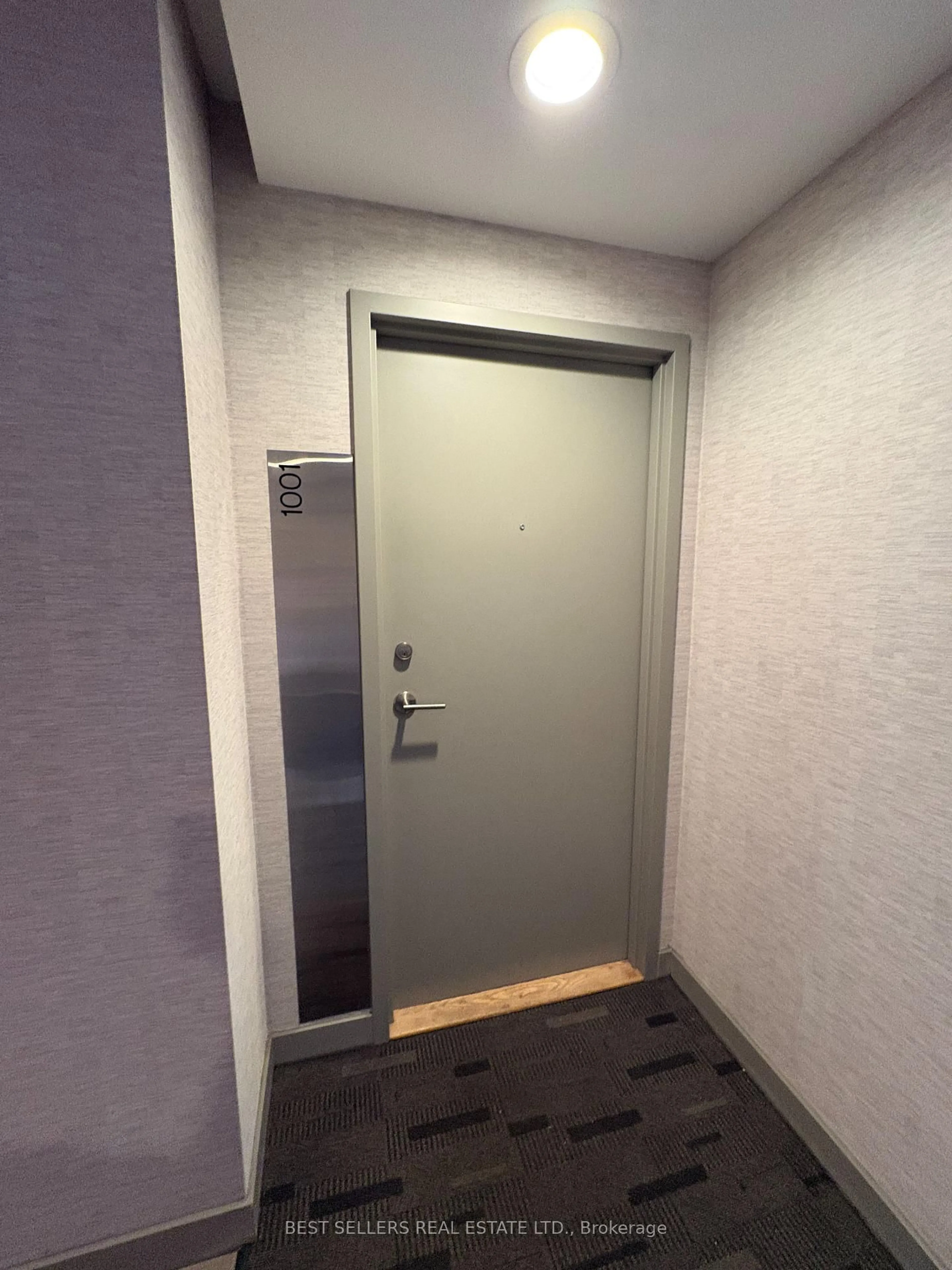 Indoor foyer for 4000 Spadina Ave #1001, Toronto Ontario M5V 3Y9