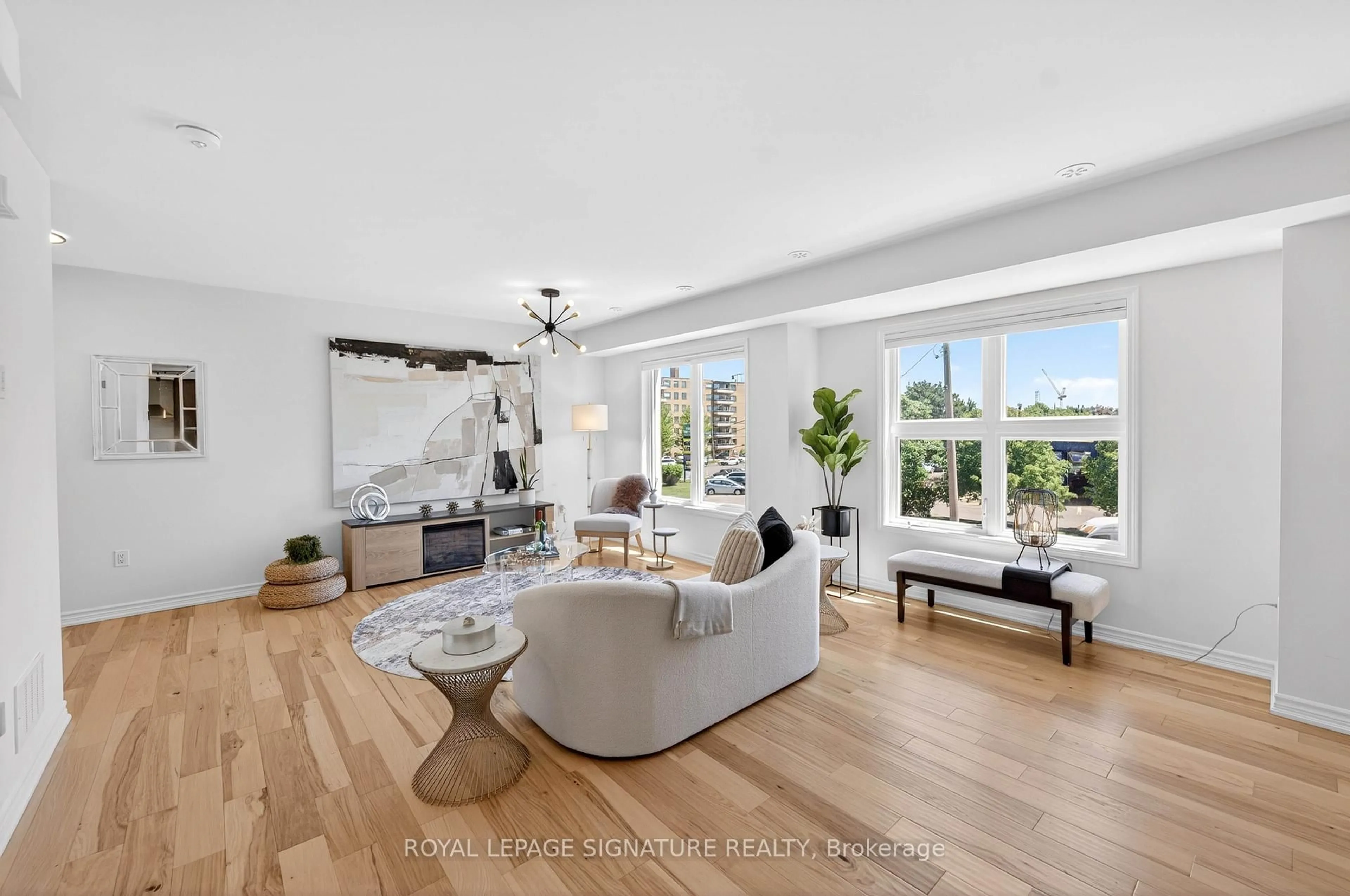 Living room with furniture, unknown for 28 Curlew Dr #56, Toronto Ontario M3A 0A8
