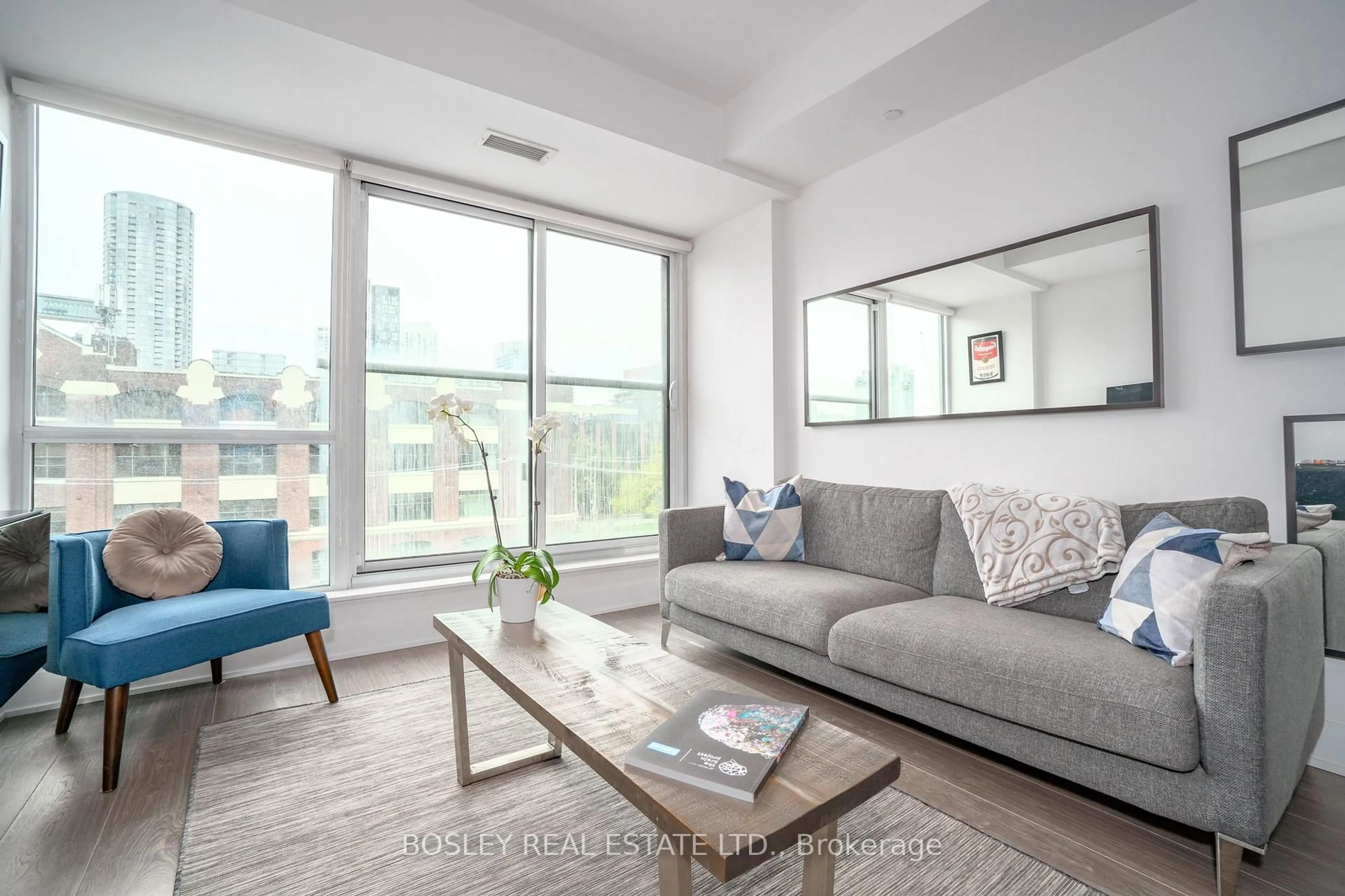 Living room with furniture, unknown for 508 Wellington St #401, Toronto Ontario M5V 0K8