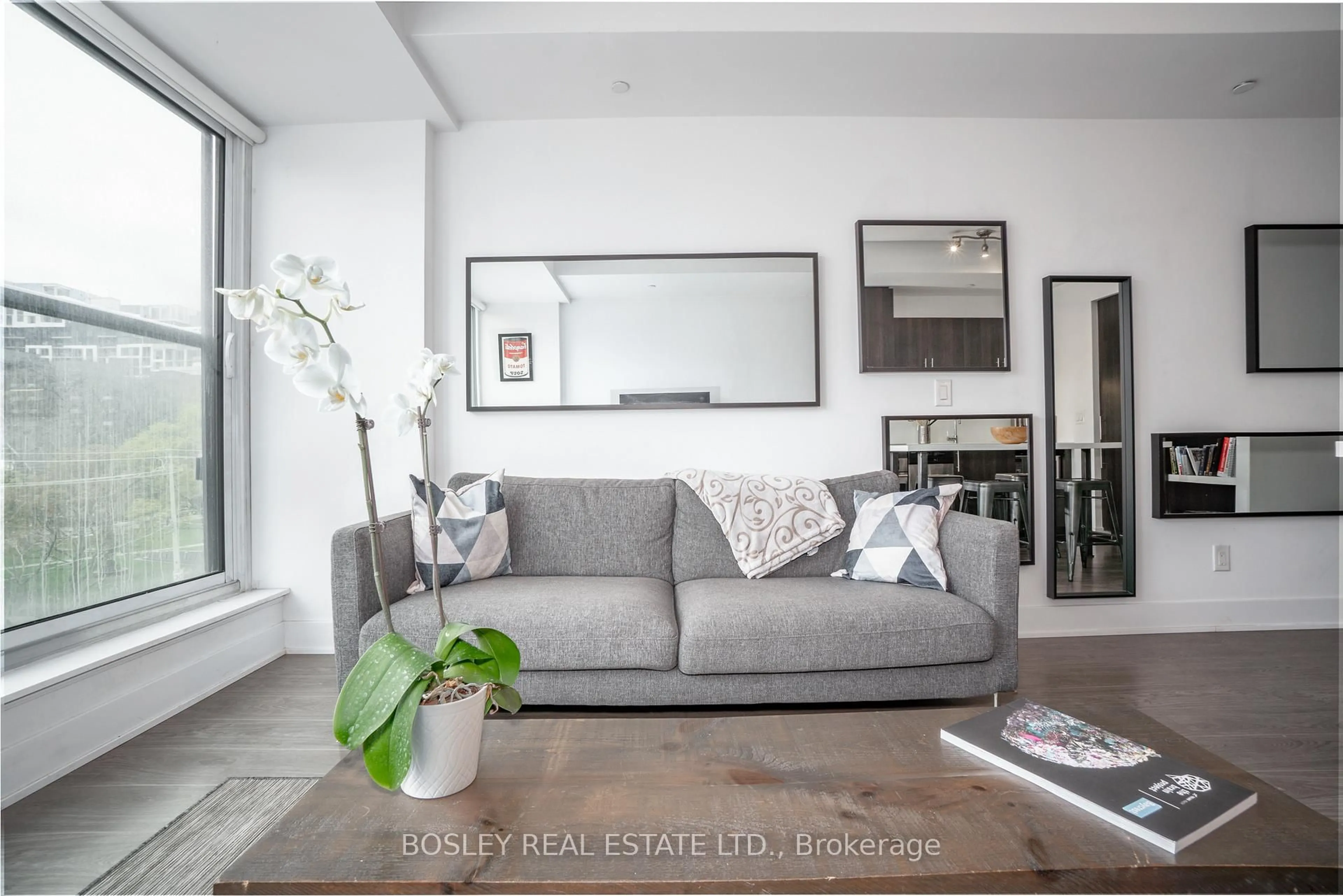 Living room with furniture, unknown for 508 Wellington St #401, Toronto Ontario M5V 0K8