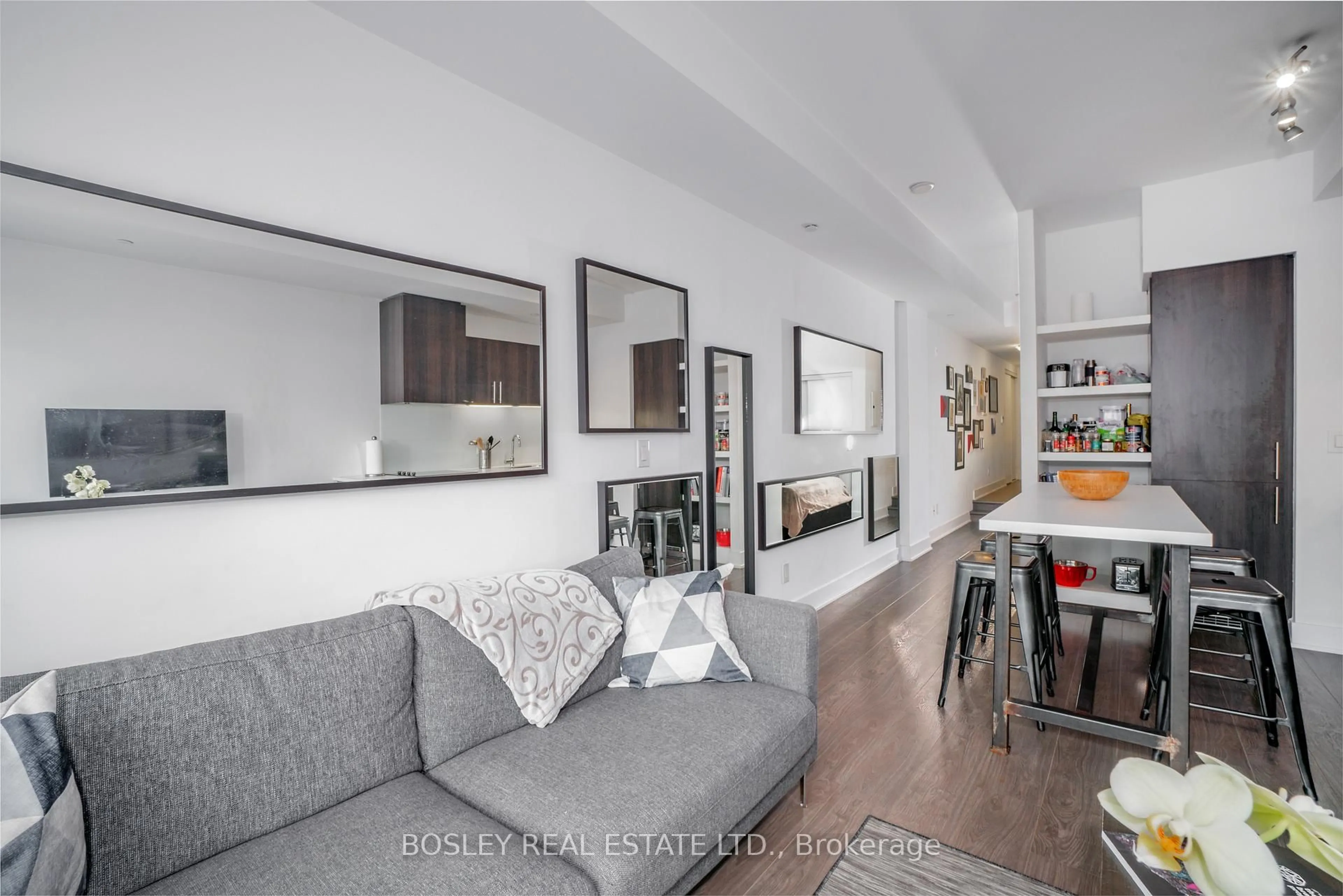 Living room with furniture, unknown for 508 Wellington St #401, Toronto Ontario M5V 0K8